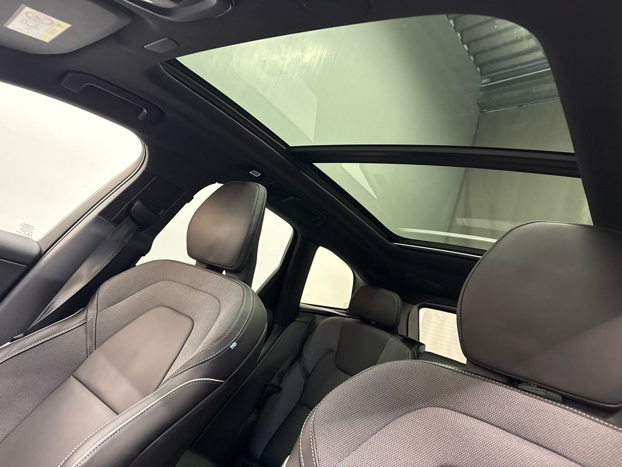 VOLVO XC60 B5 MHD AWD Black Edition Plus Geartronic-image-5