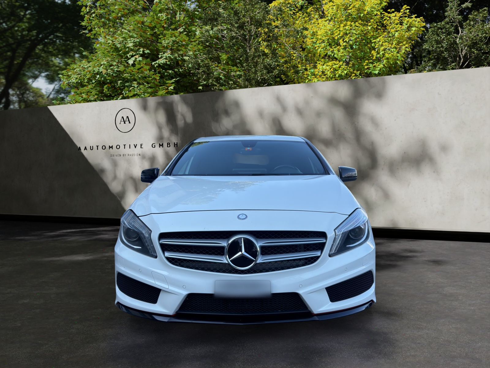 MERCEDES-BENZ A180 AMG Line-showroom-element-2