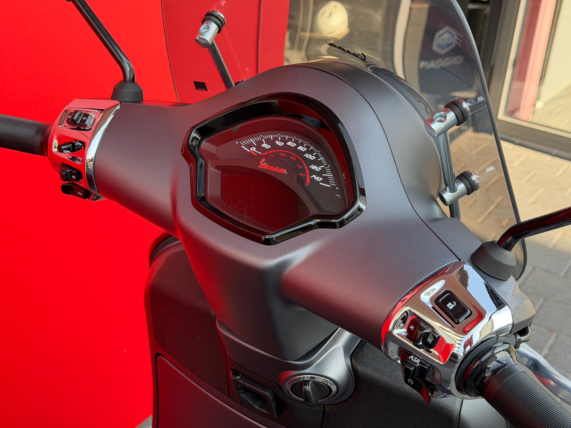 PIAGGIO Vespa GTS 125 Super Sport ABS-image-5