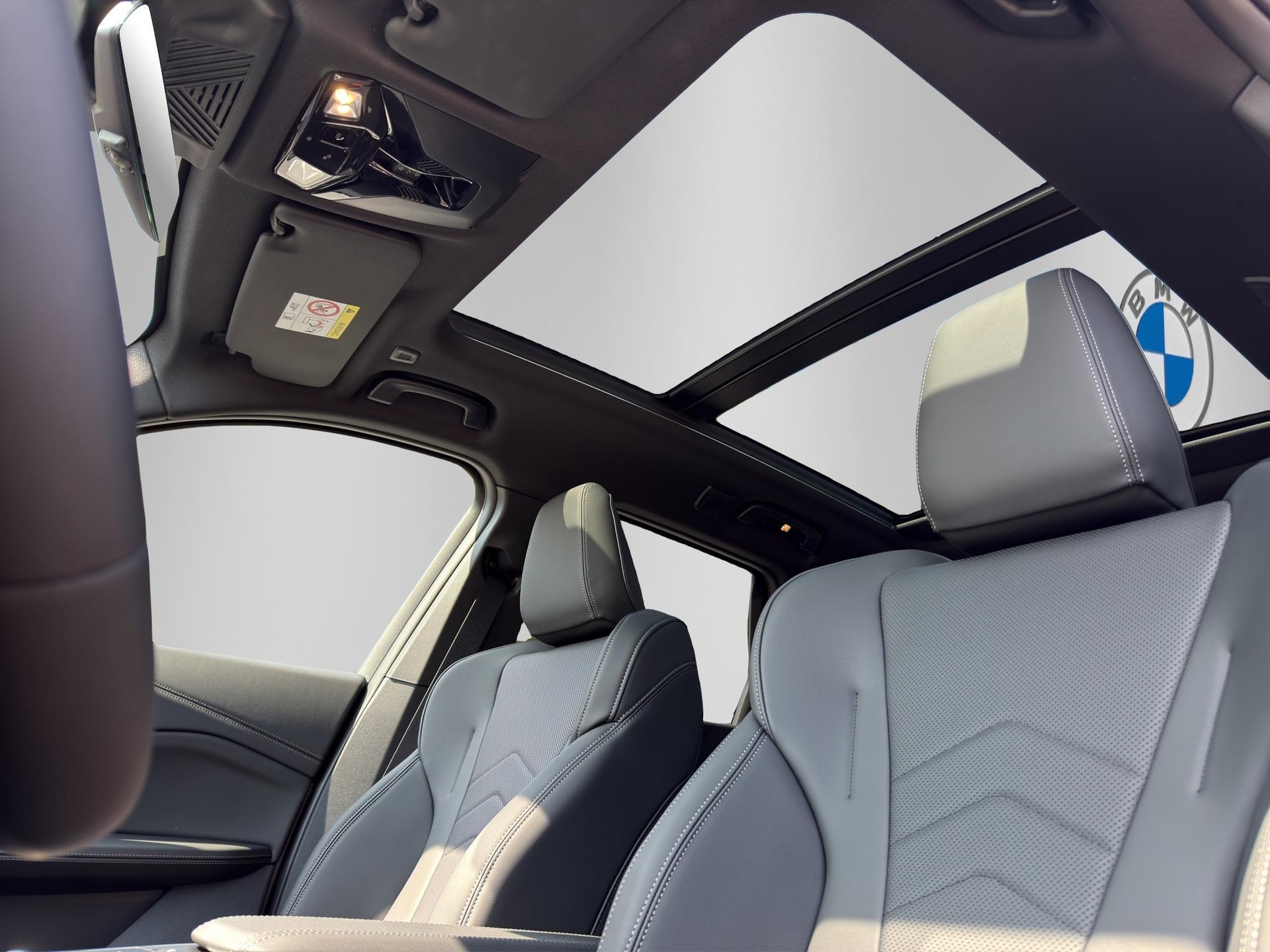 BMW X1 30e xDrive paddles-image-10