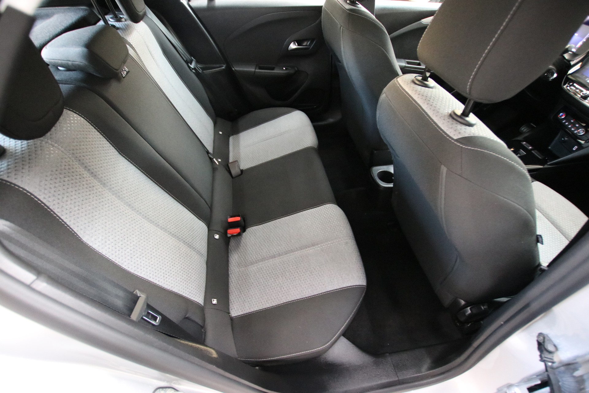 OPEL Corsa 1.2 TP Edition A-image-14