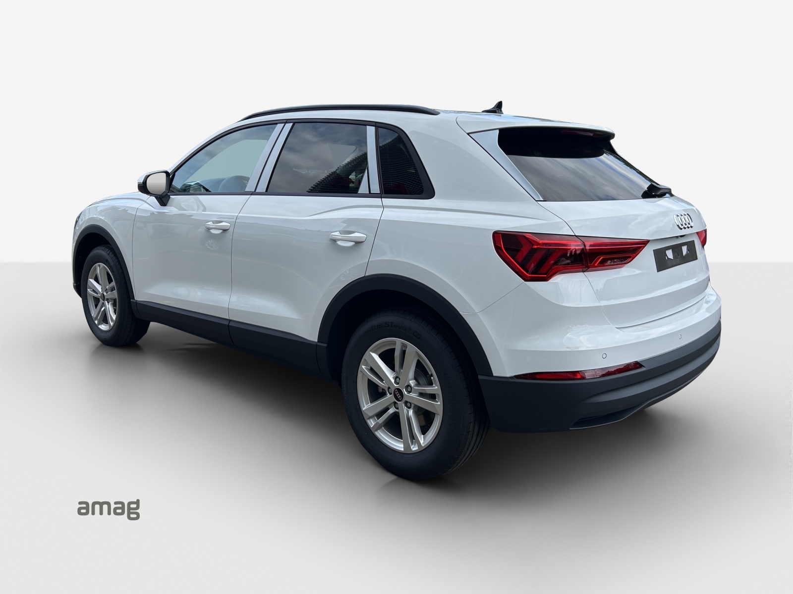 AUDI Q3 35 TFSI Attraction S-tronic-showroom-element-2