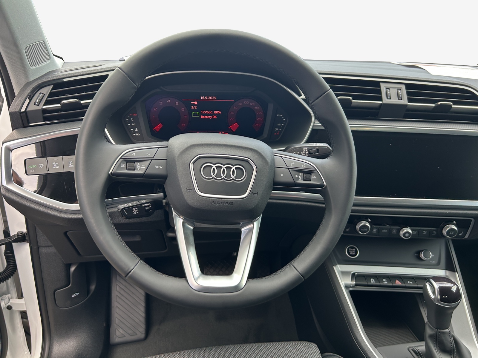 AUDI Q3 35 TFSI Attraction S-tronic-image-7