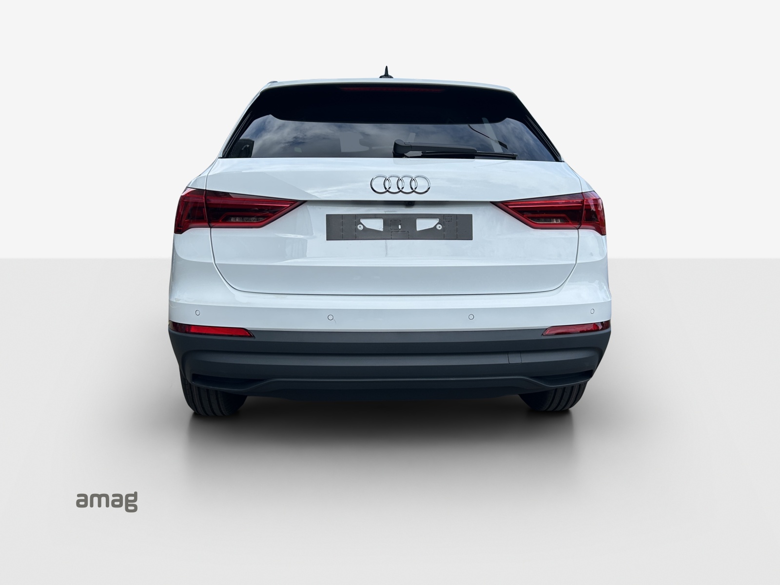 AUDI Q3 35 TFSI Attraction S-tronic-showroom-element-3