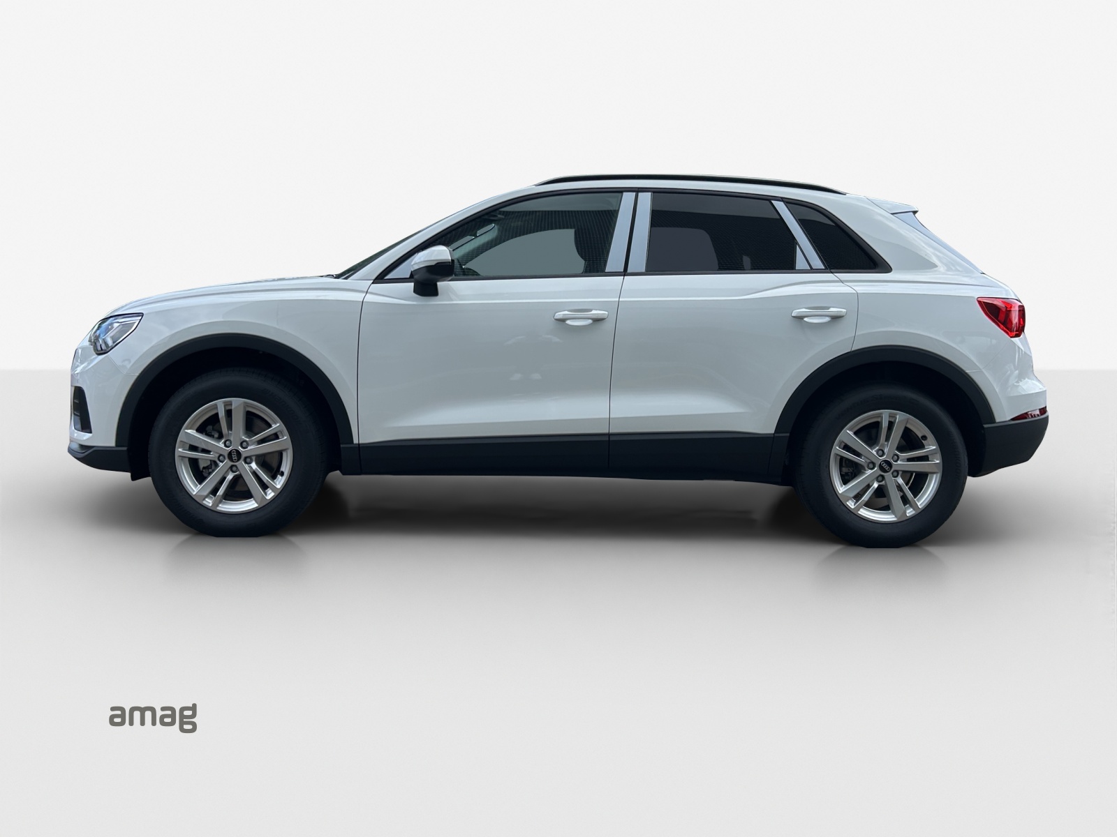 AUDI Q3 35 TFSI Attraction S-tronic-showroom-element-1