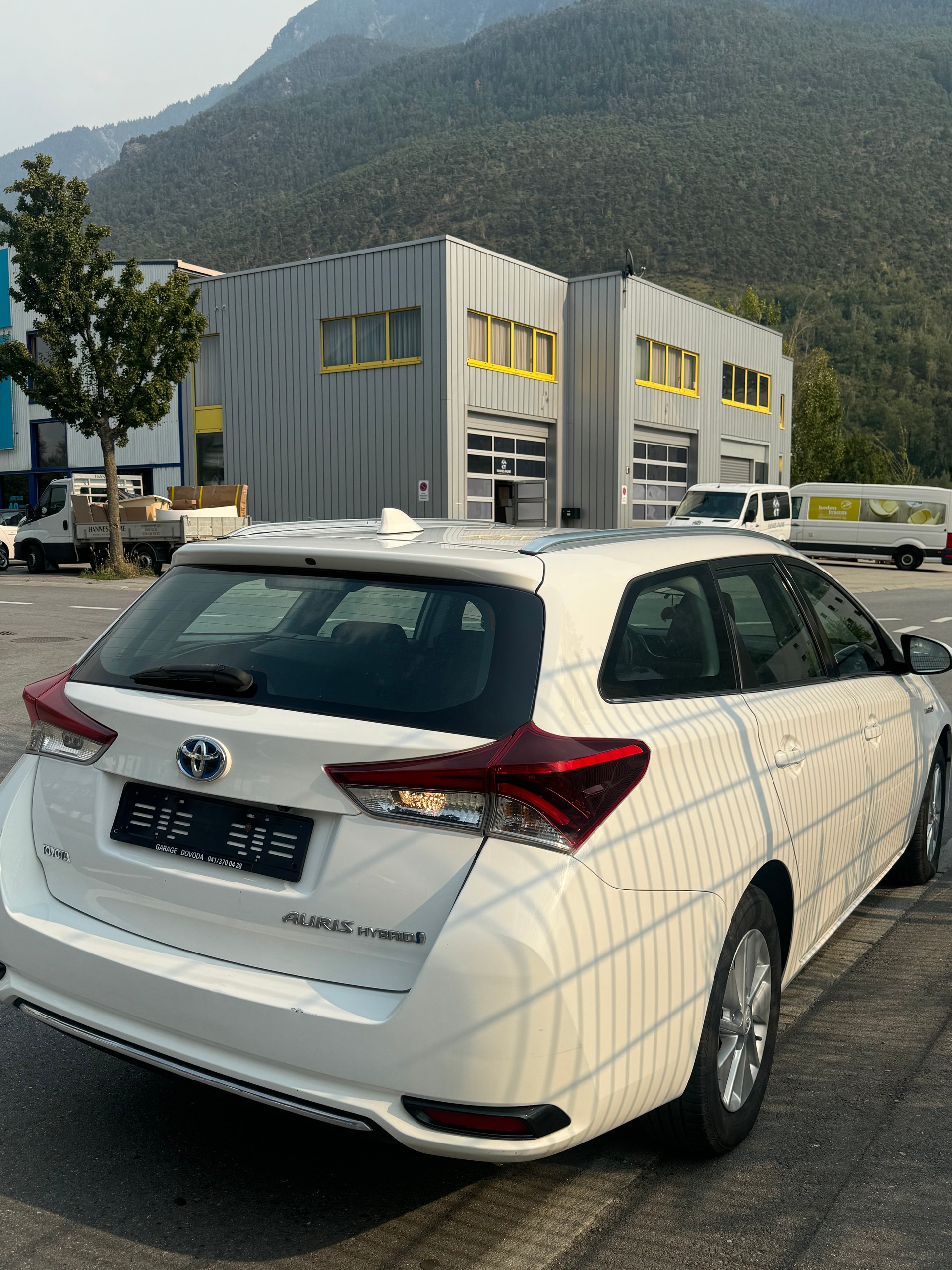 TOYOTA Auris Touring Sports 1.8 HSD Sol e-CVT-image-11
