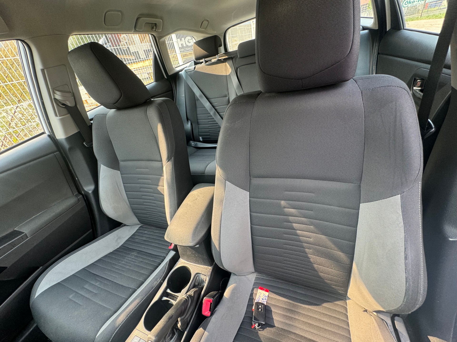 TOYOTA Auris Touring Sports 1.8 HSD Sol e-CVT-image-12