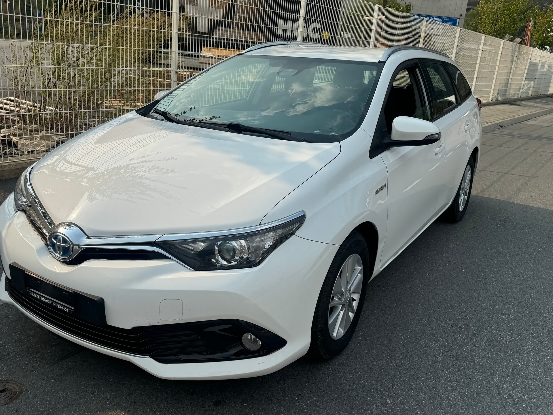 TOYOTA Auris Touring Sports 1.8 HSD Sol e-CVT-image-10