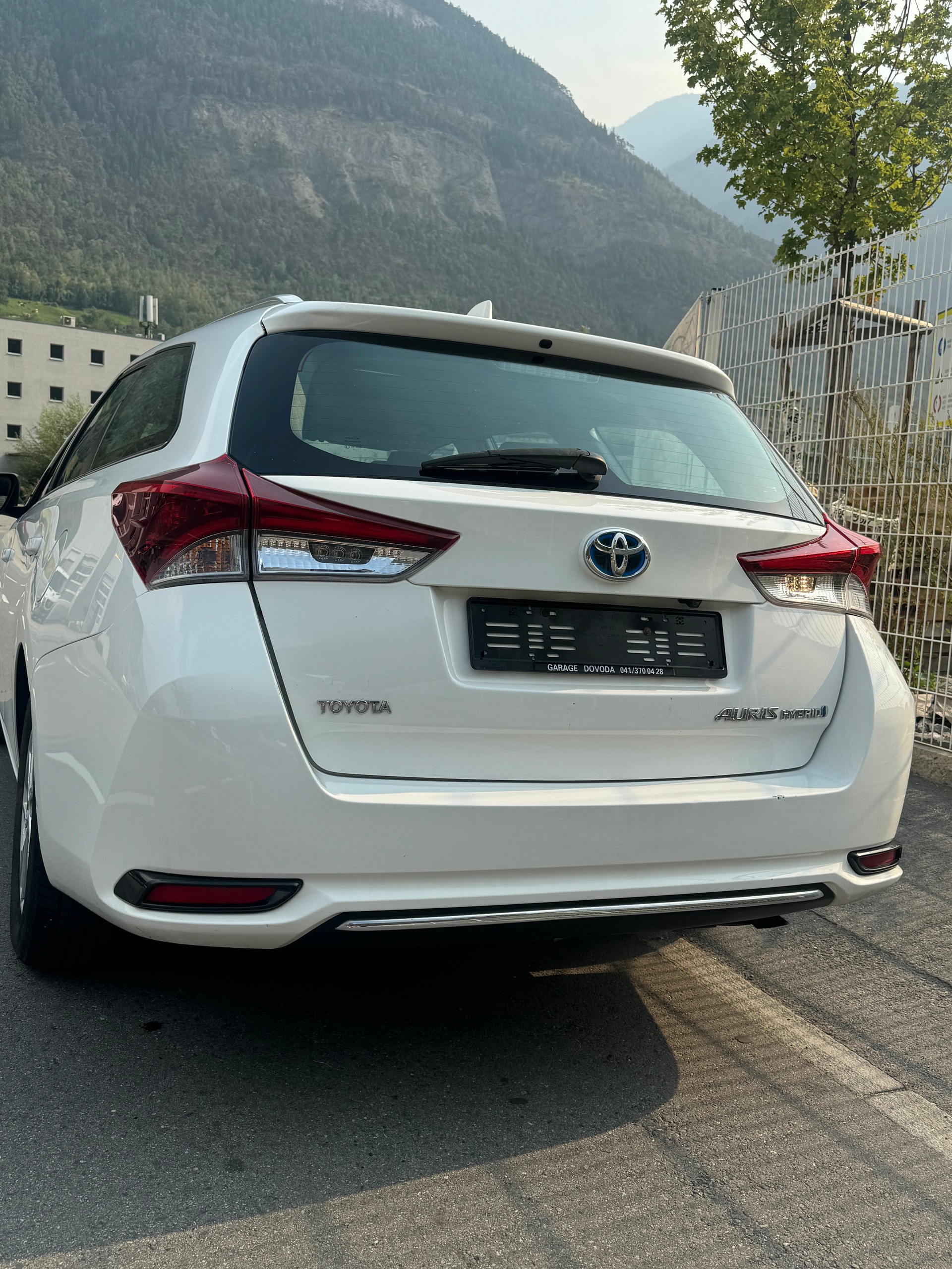 TOYOTA Auris Touring Sports 1.8 HSD Sol e-CVT-image-15
