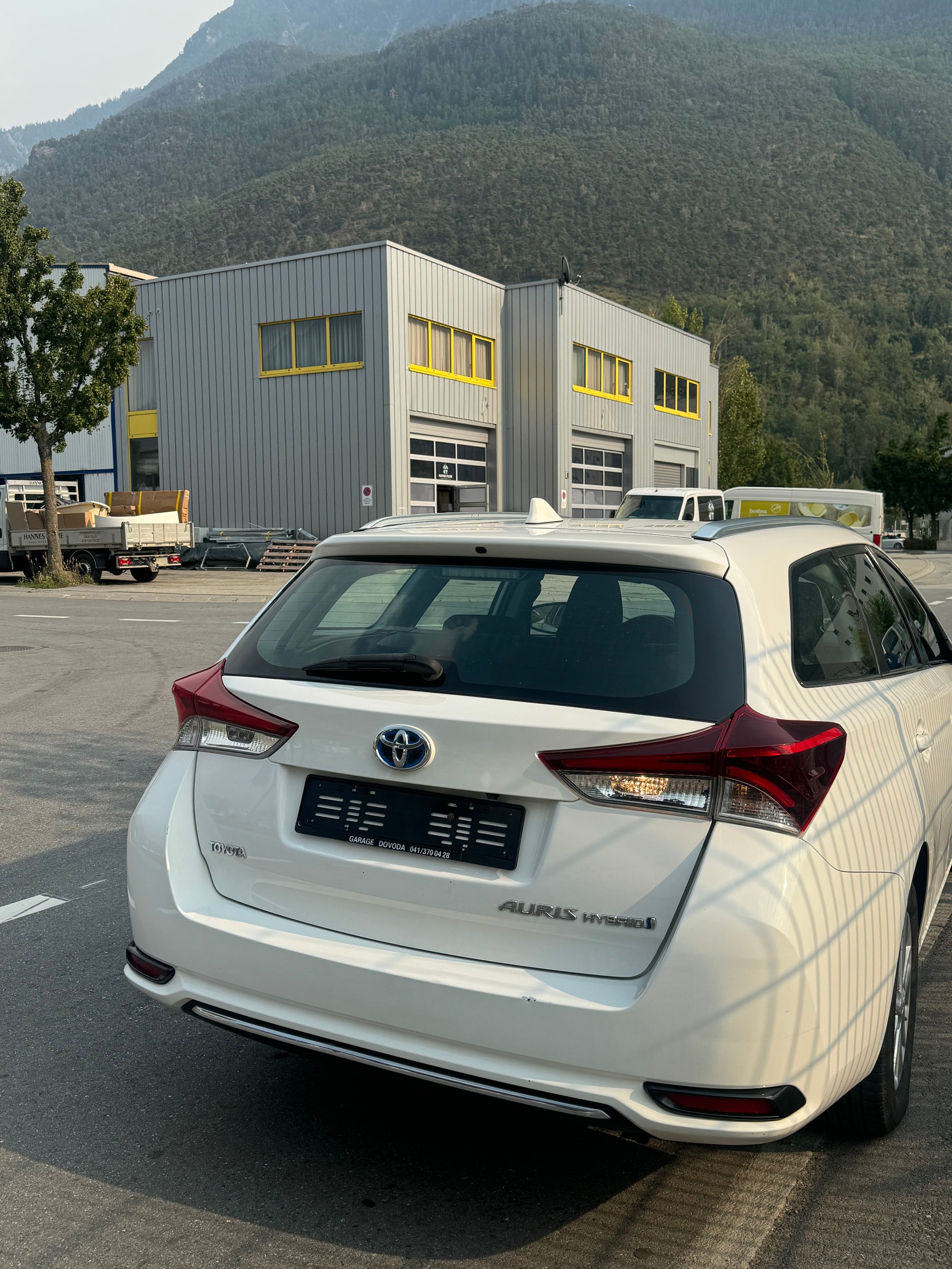 TOYOTA Auris Touring Sports 1.8 HSD Sol e-CVT-image-9