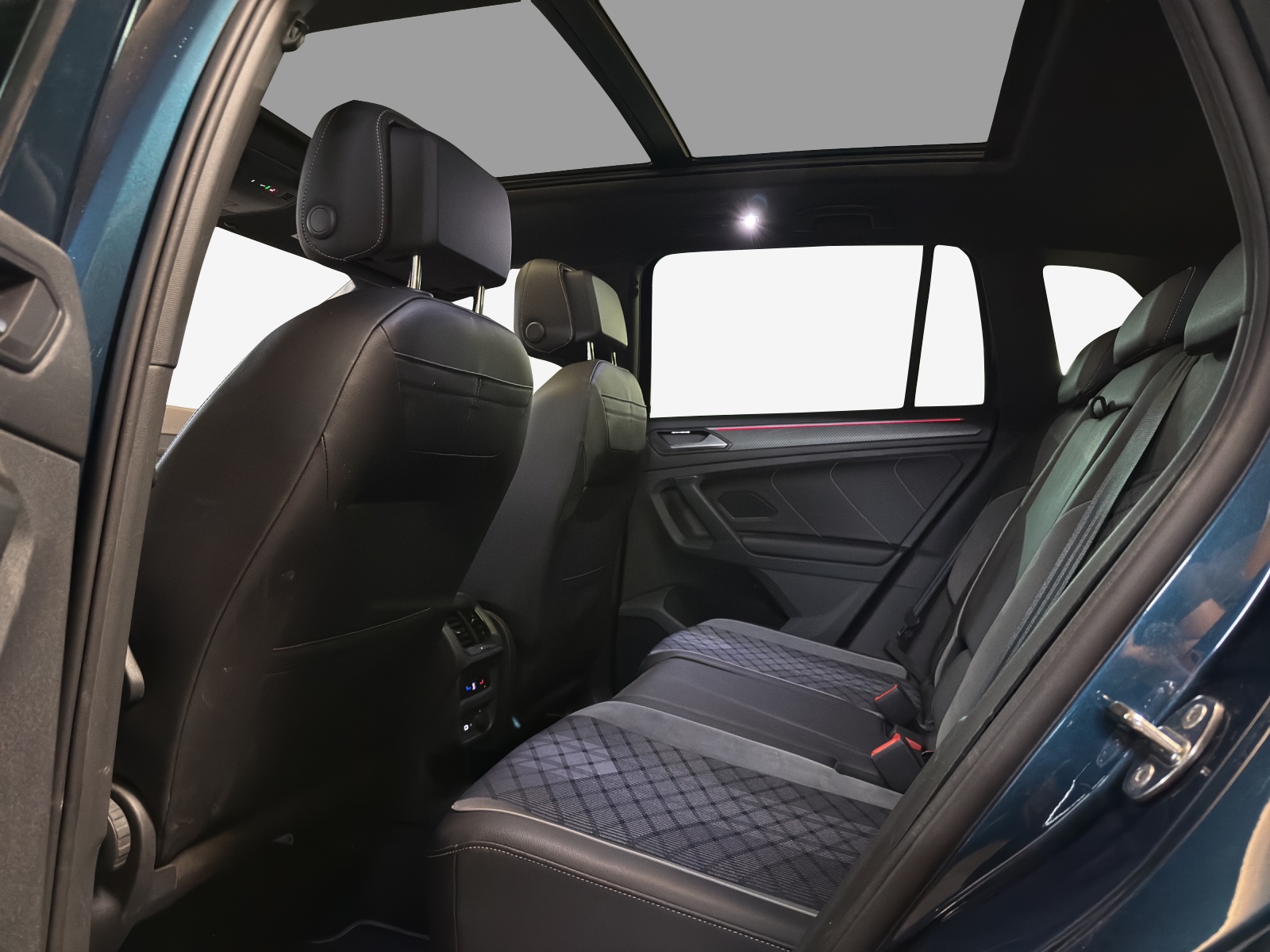 VW Tiguan 2.0TSI R-Line 4Motion DSG-image-11