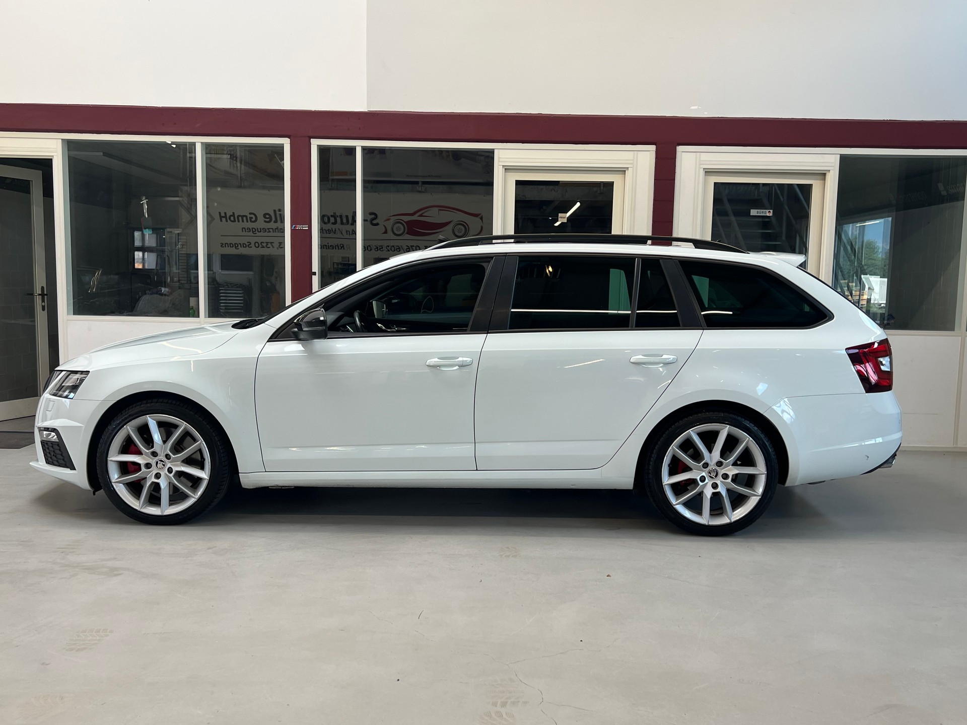 SKODA Octavia Combi 2.0 TSI RS DSG-image-3