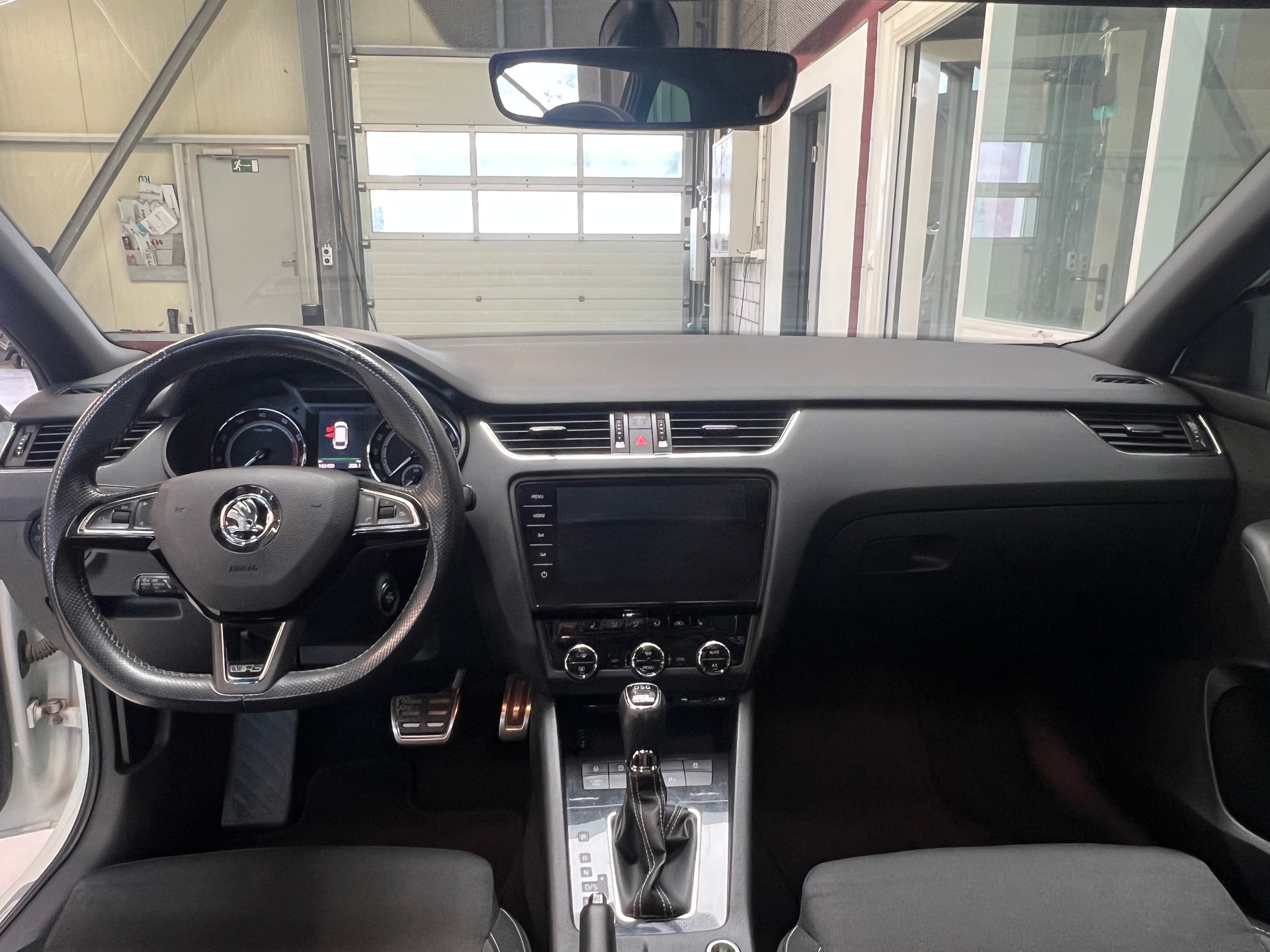 SKODA Octavia Combi 2.0 TSI RS DSG-image-12