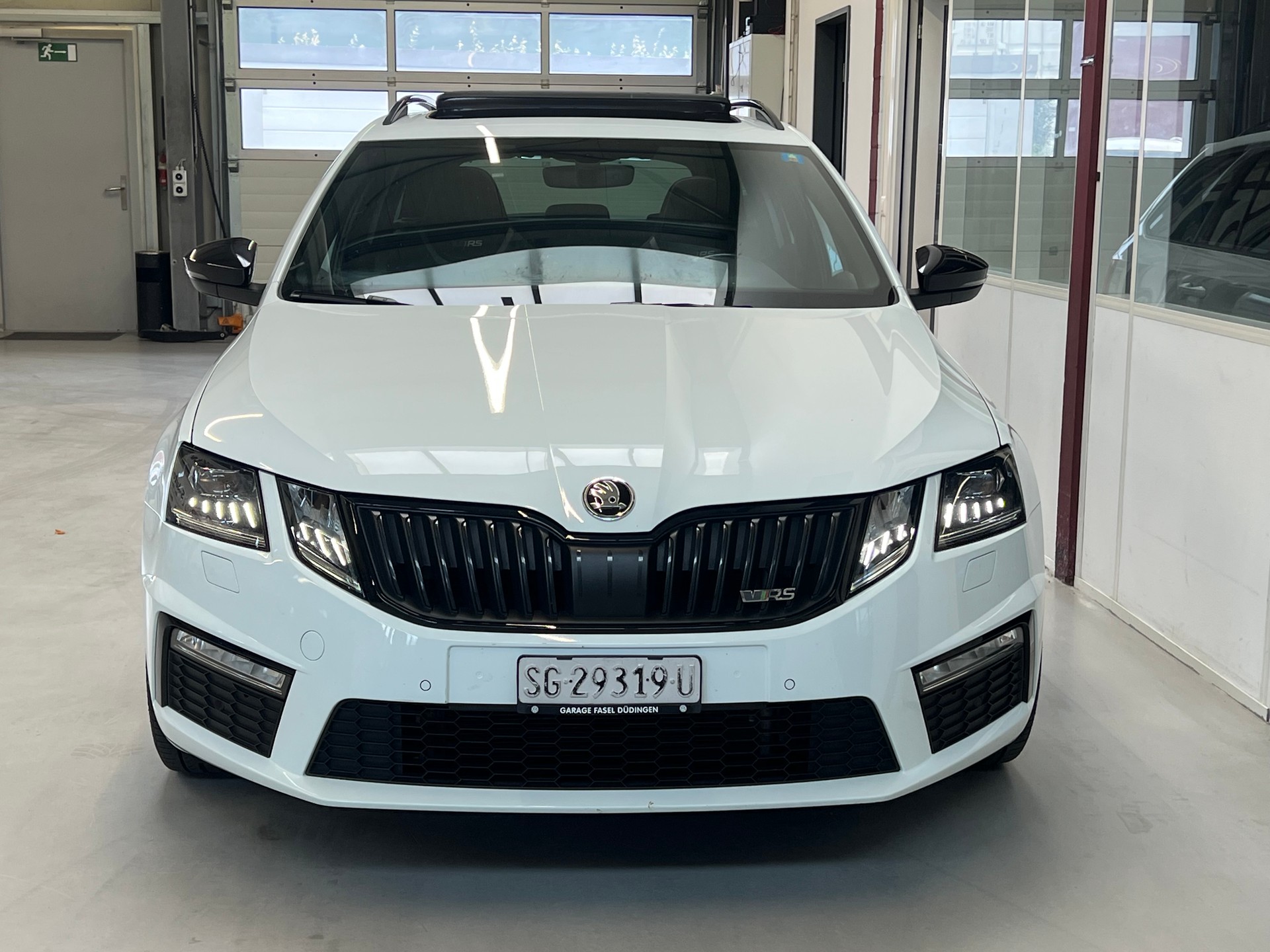 SKODA Octavia Combi 2.0 TSI RS DSG-image-1