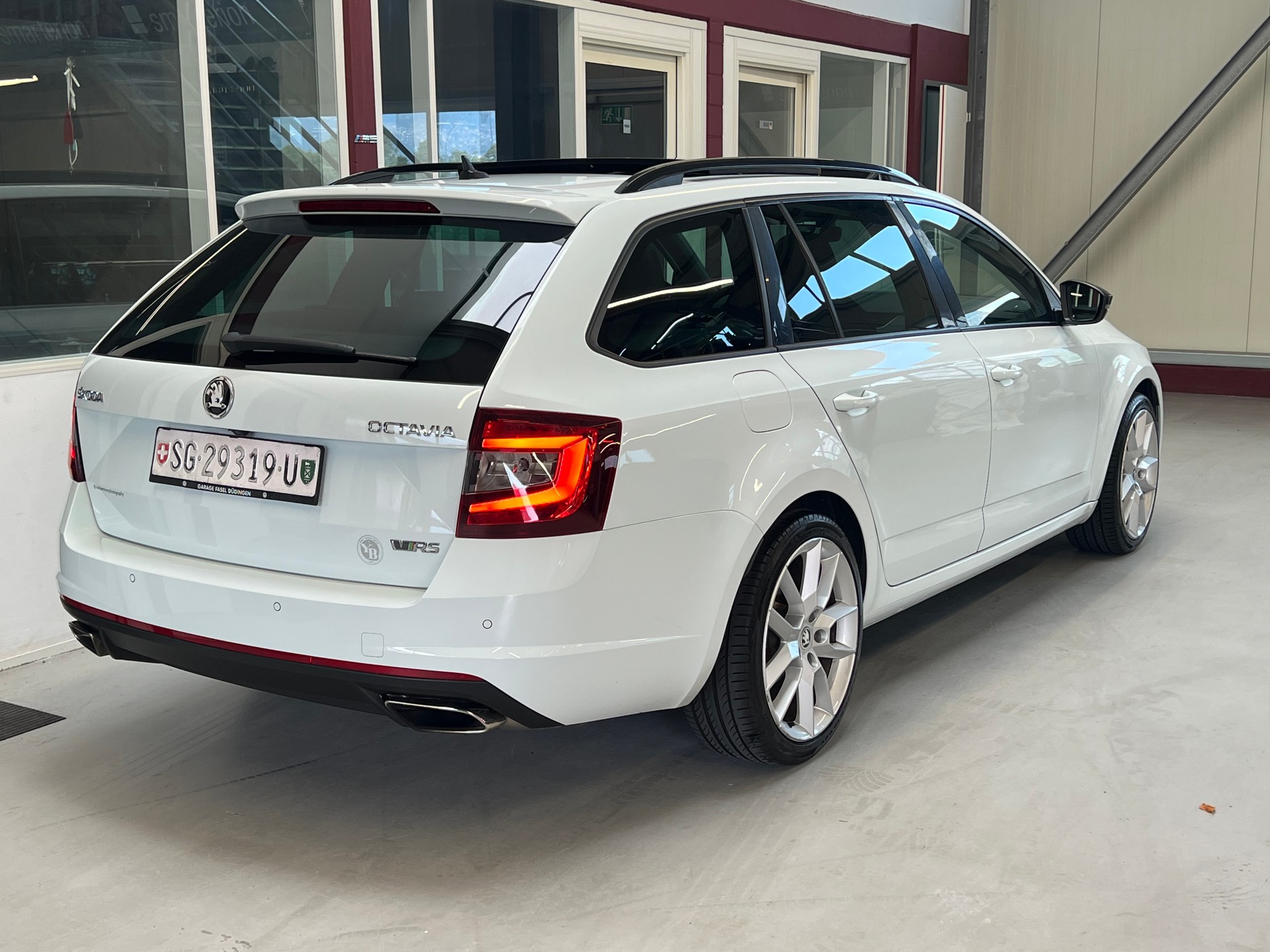 SKODA Octavia Combi 2.0 TSI RS DSG-image-7
