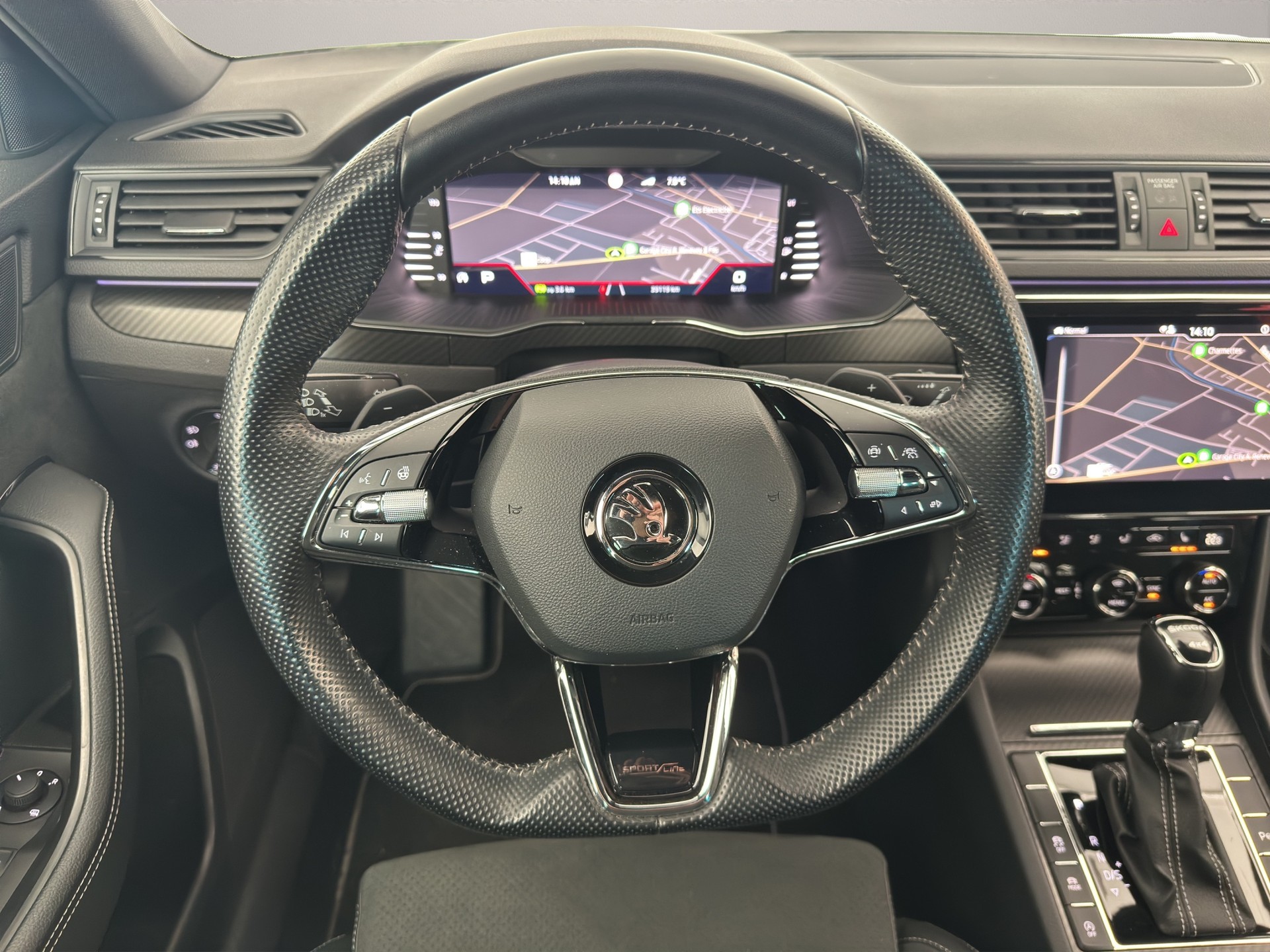 SKODA Superb Combi 2.0 TDi SportLine 4x4 DSG-image-11
