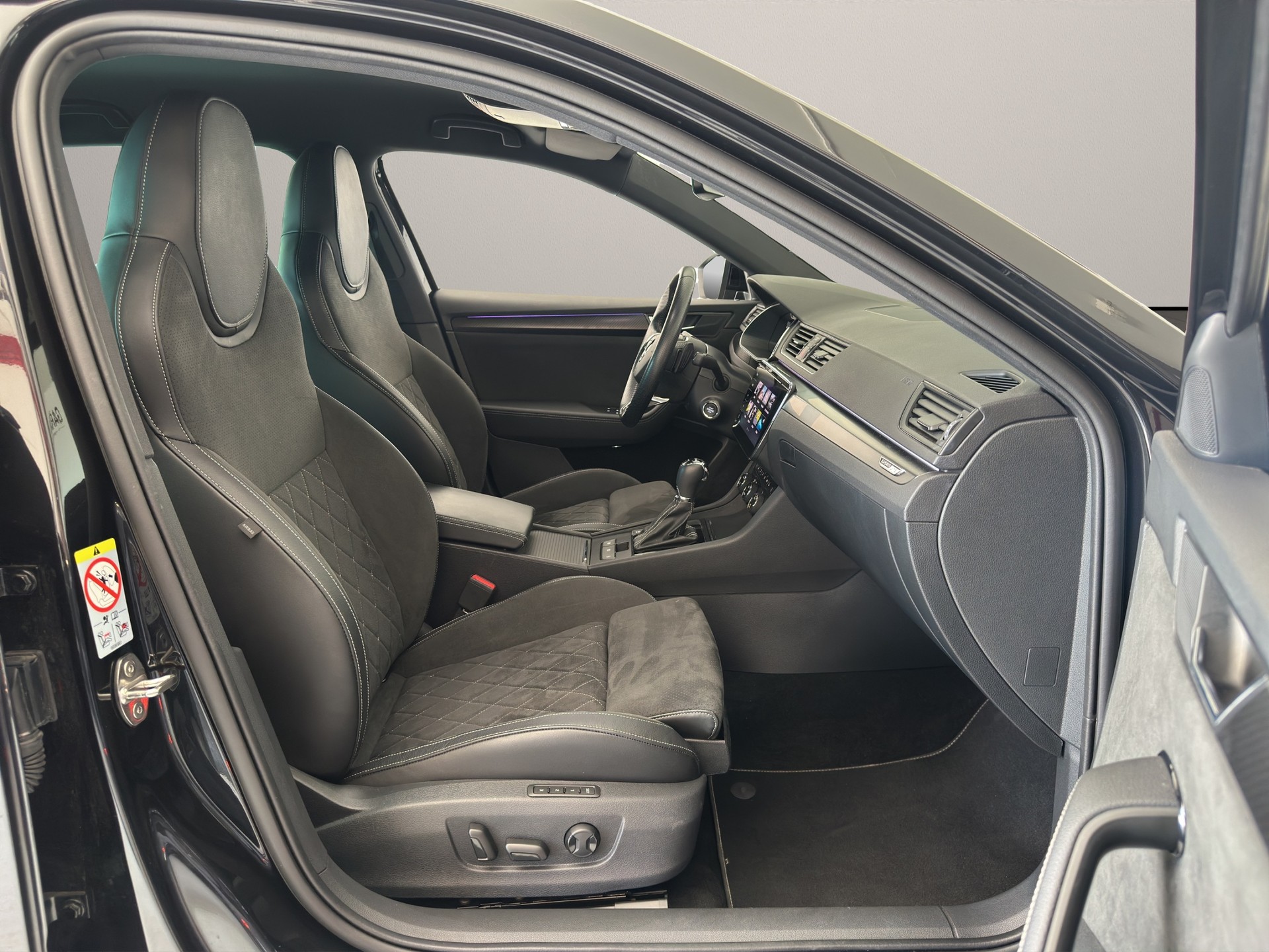 SKODA Superb Combi 2.0 TDi SportLine 4x4 DSG-image-8