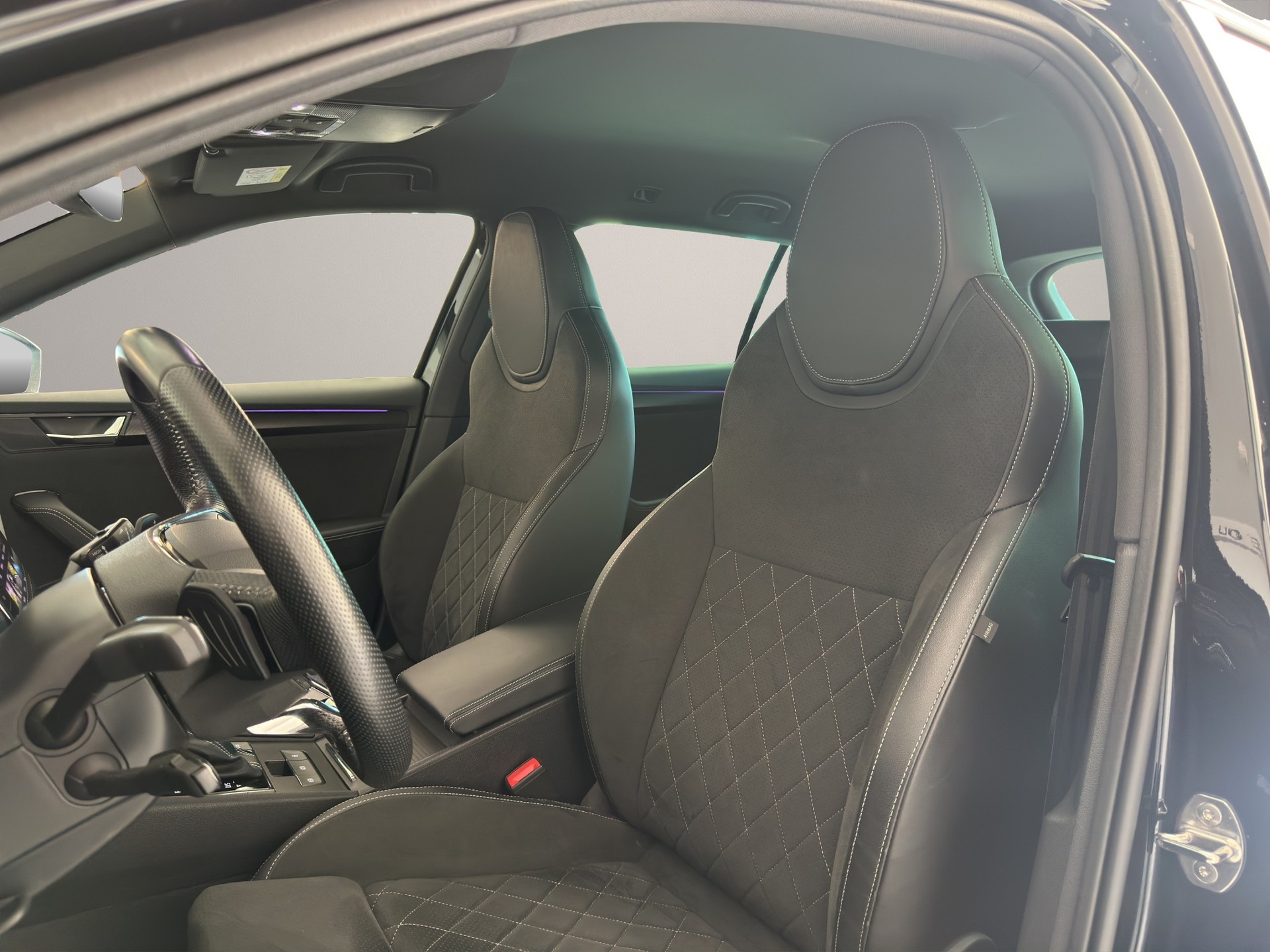 SKODA Superb Combi 2.0 TDi SportLine 4x4 DSG-image-6