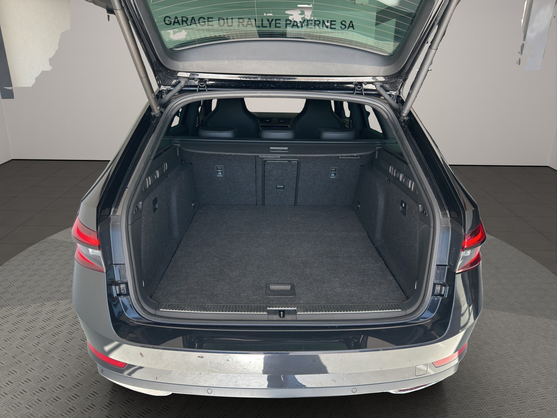 SKODA Superb Combi 2.0 TDi SportLine 4x4 DSG-image-4