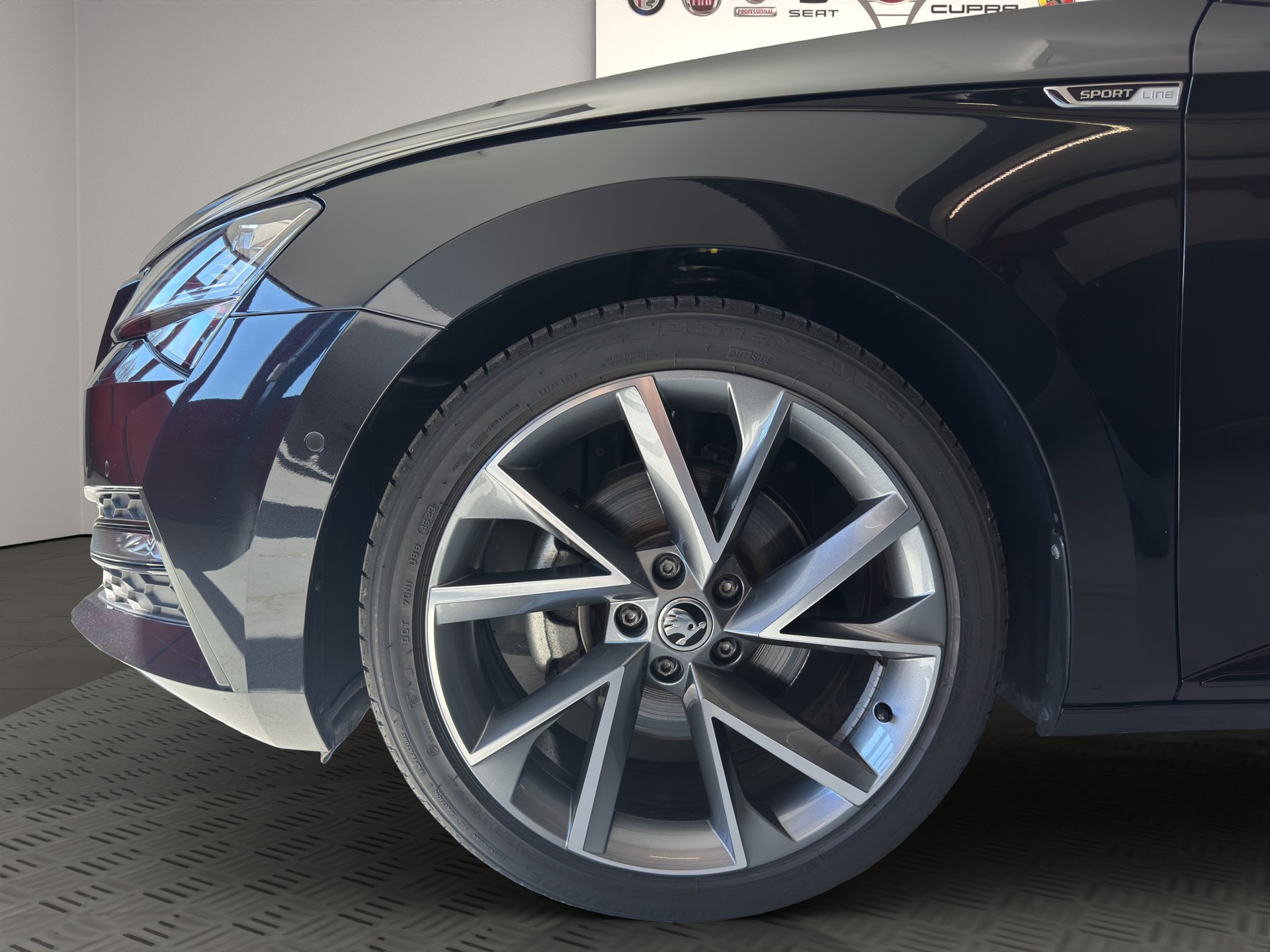 SKODA Superb Combi 2.0 TDi SportLine 4x4 DSG-image-5