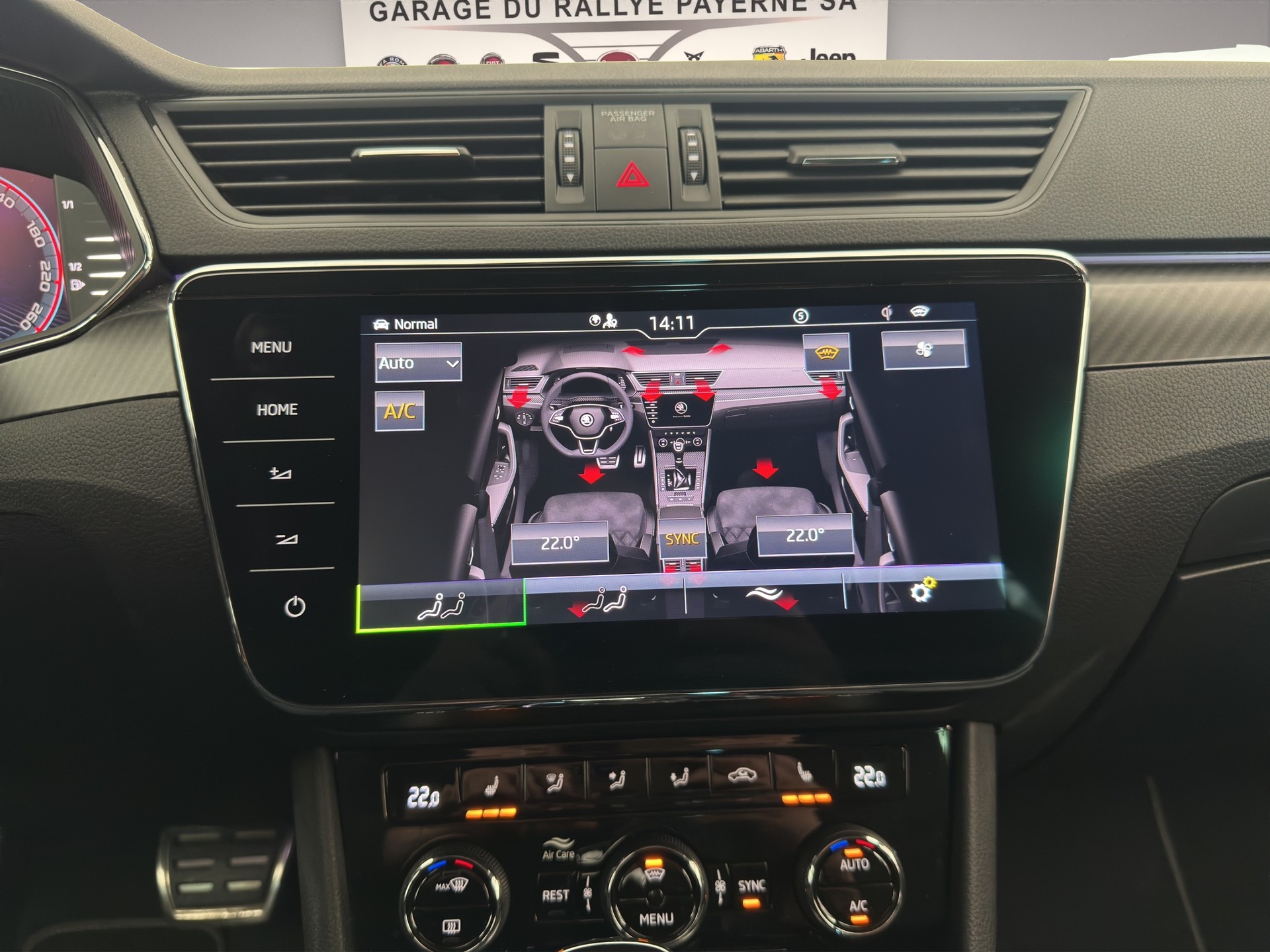 SKODA Superb Combi 2.0 TDi SportLine 4x4 DSG-image-17
