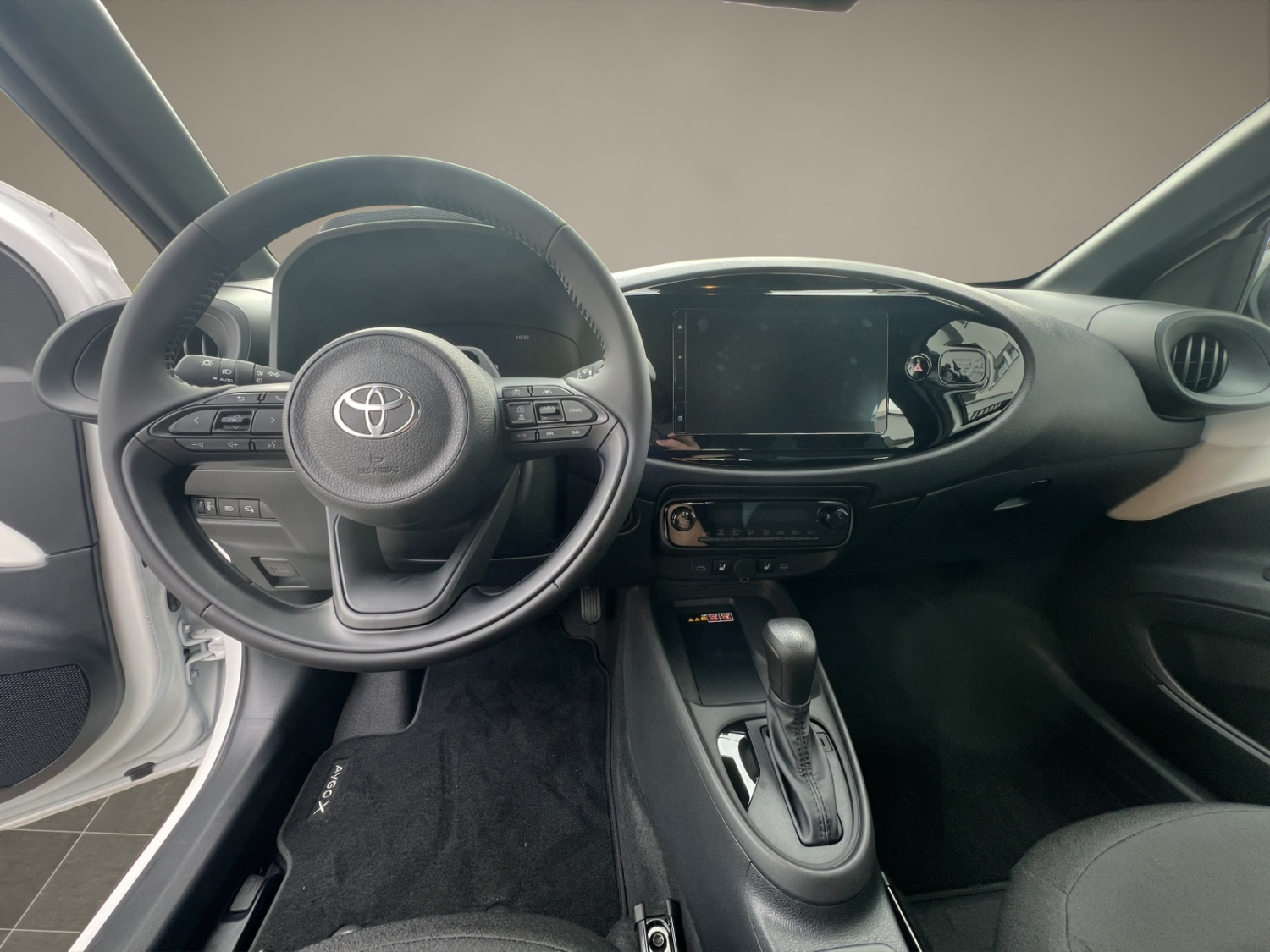 TOYOTA Aygo X 1.5 VVT-i HSD Comfort-image-9