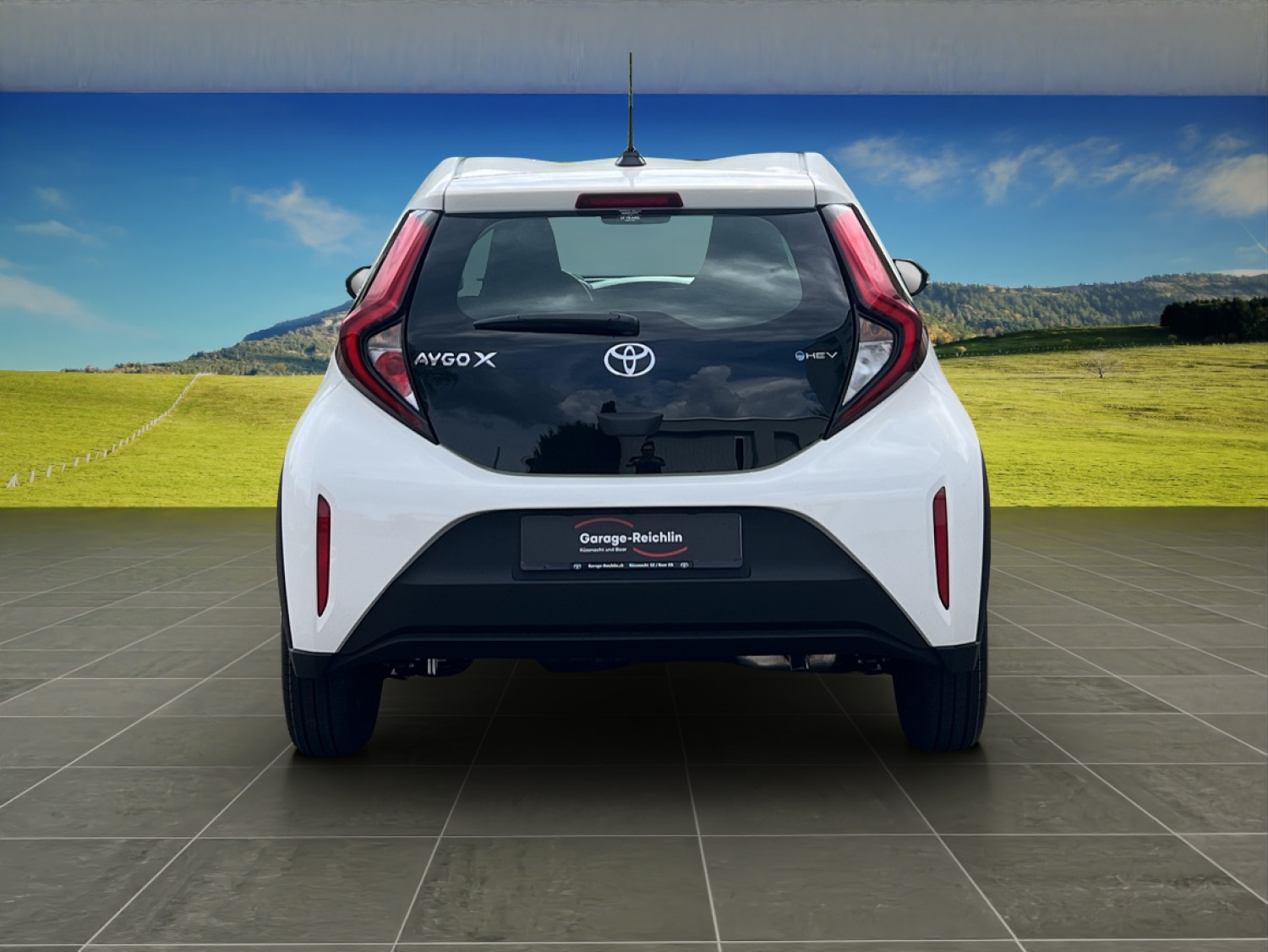 TOYOTA Aygo X 1.5 VVT-i HSD Comfort-showroom-element-3