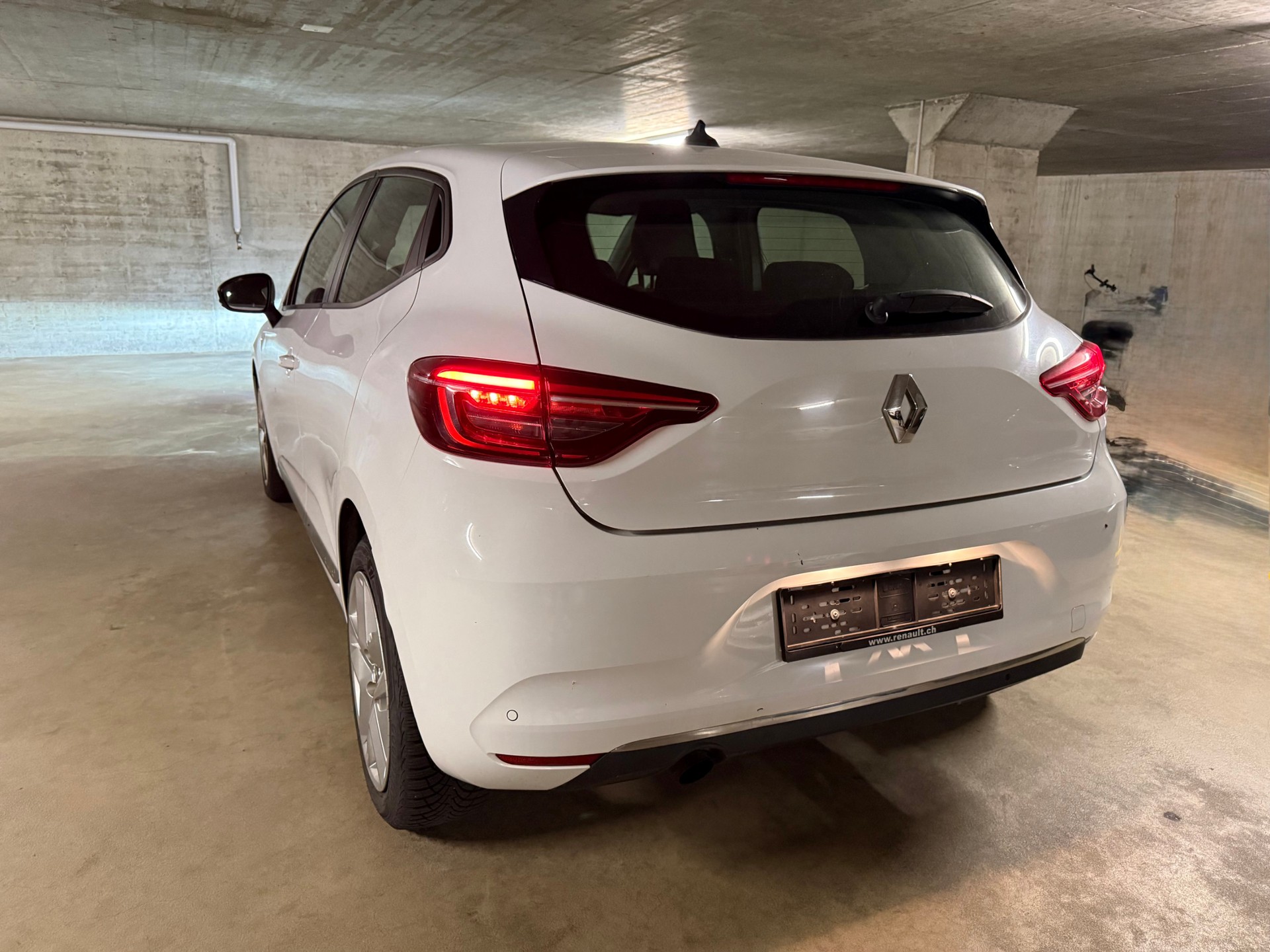 RENAULT Clio 1.0 Business-showroom-element-2