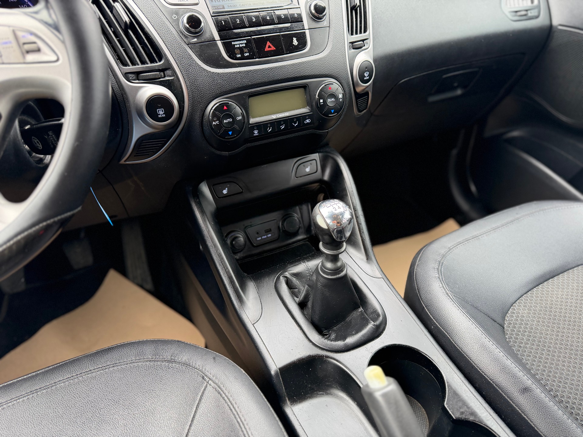 HYUNDAI iX 35 2.0 CRDi Premium 4WD-image-12
