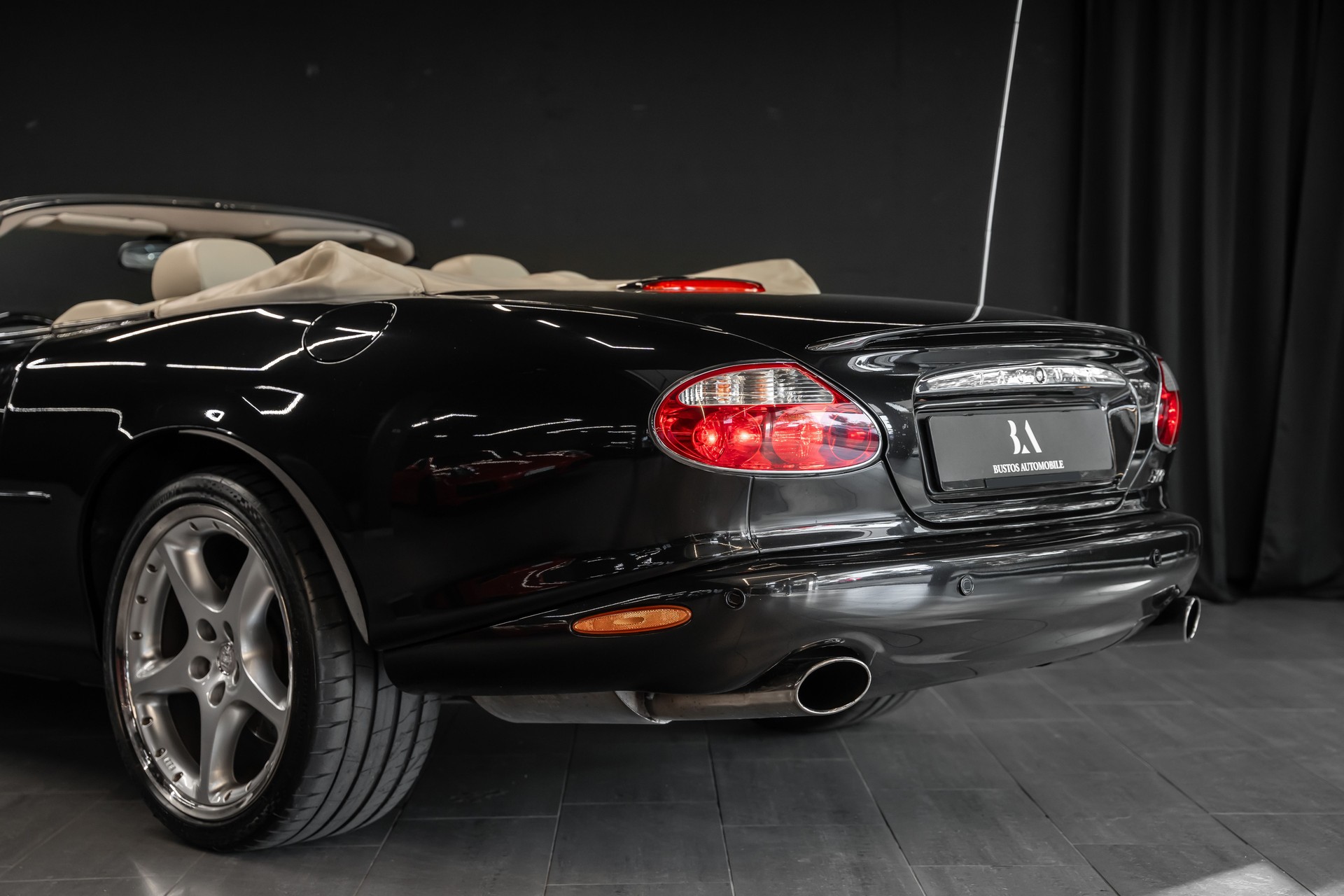 JAGUAR XKR S/C Convertible / Automat / Sammlerzustand / Ab Mfk / Ab Service-image-7