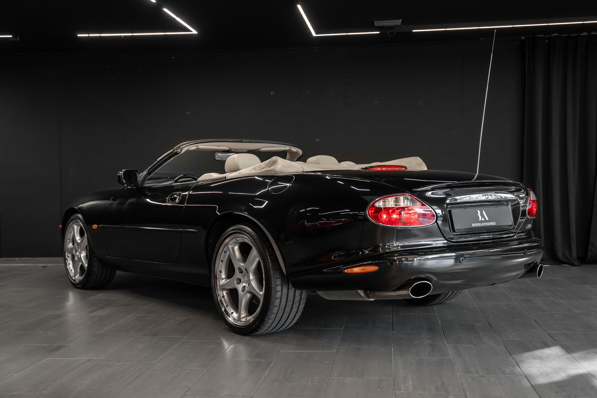 JAGUAR XKR S/C Convertible / Automat / Sammlerzustand / Ab Mfk / Ab Service-image-6