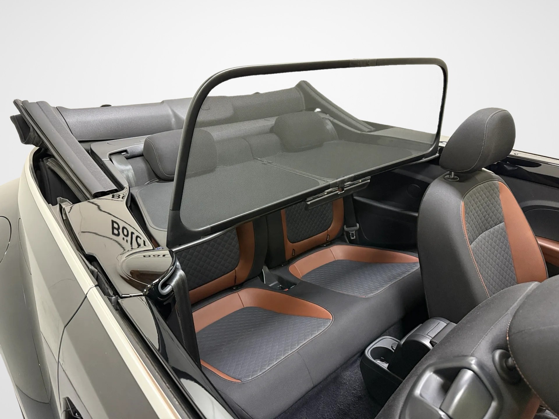 VW Beetle Cabriolet 2.0 TDI BMT Design DSG-image-11