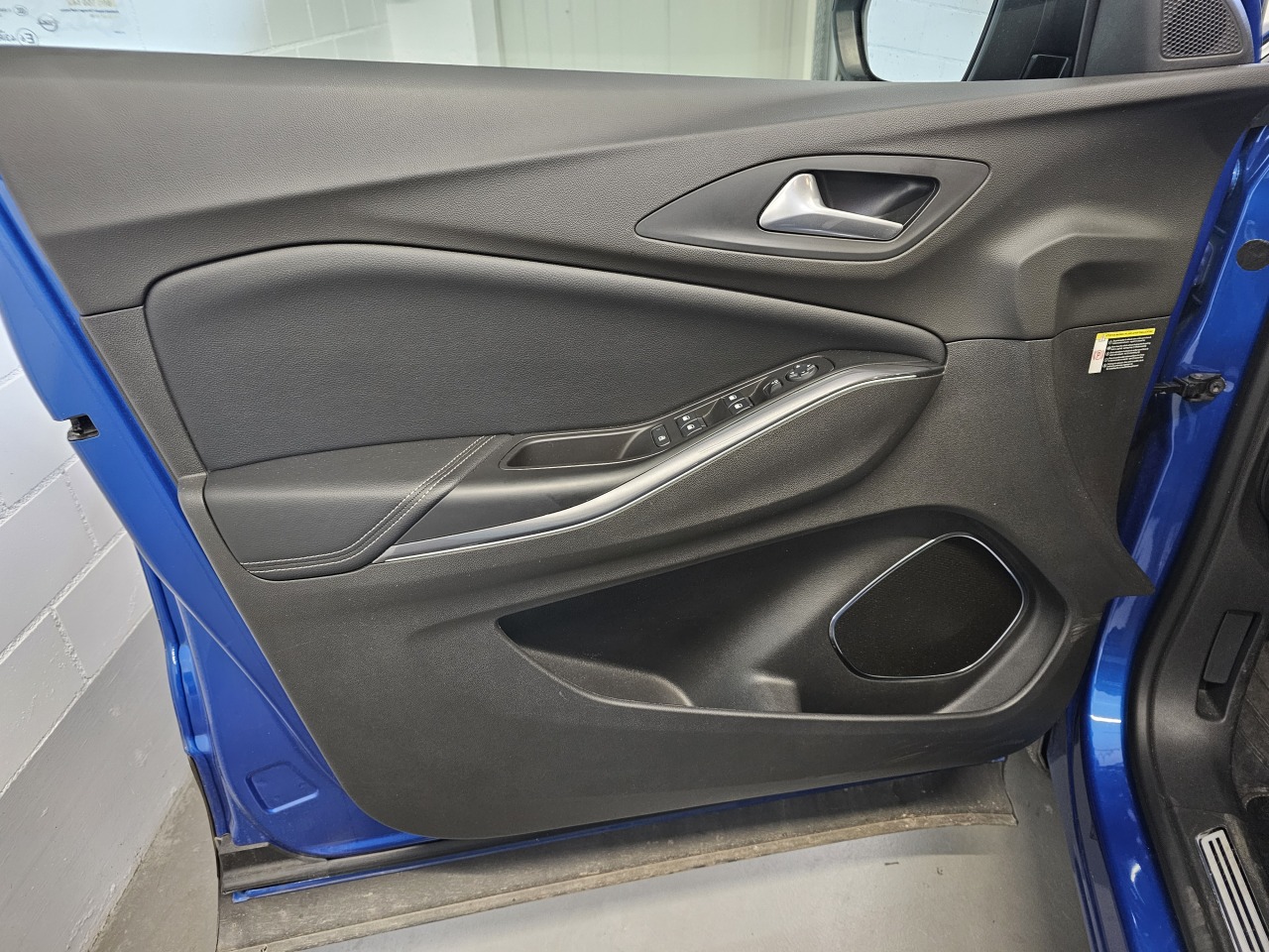 OPEL Grandland X 1.6 Hybrid4 Ultimate Automatik-image-8