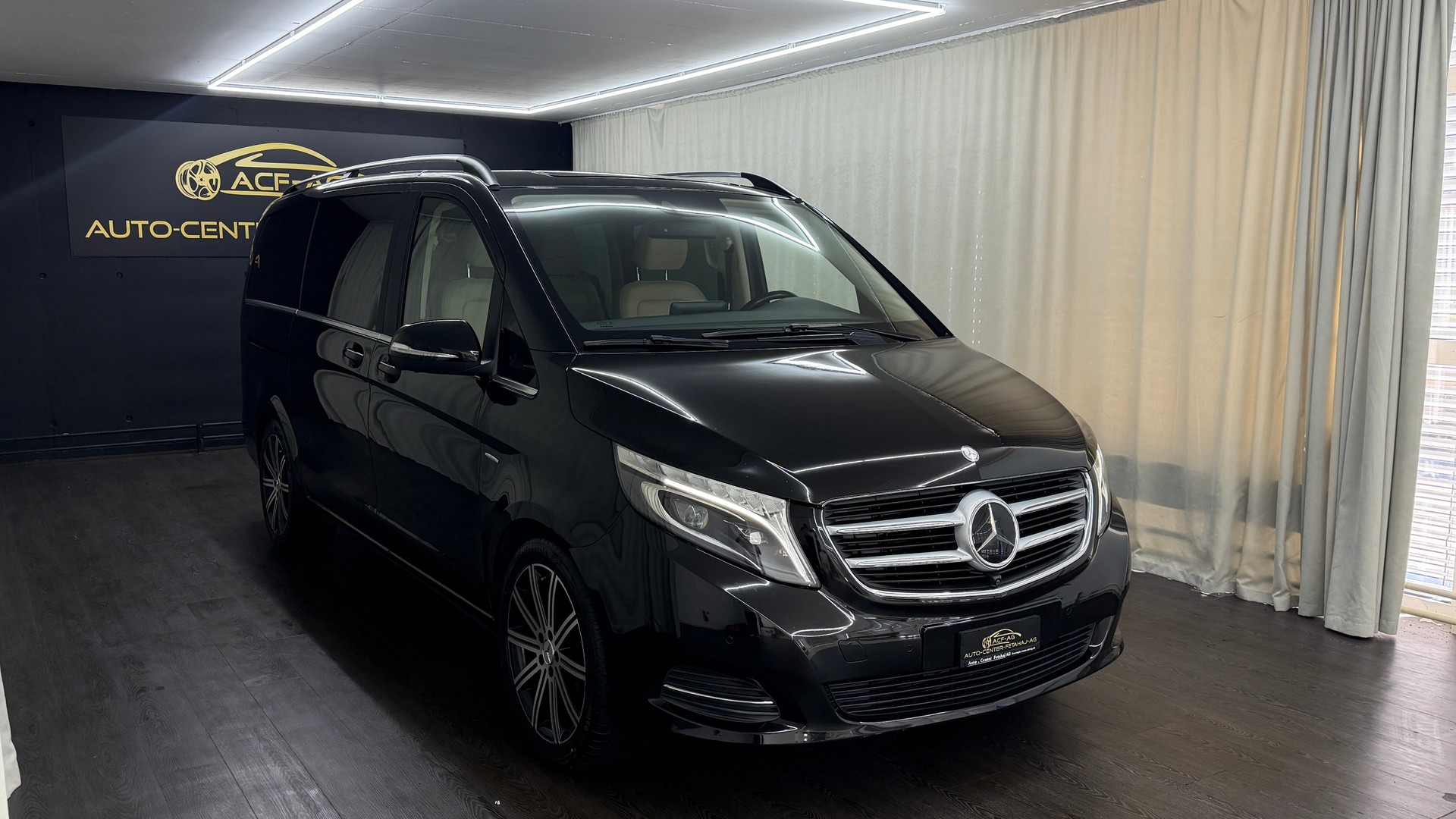 MERCEDES-BENZ V 250 d Swiss Edition lang 7G-Tronic-showroom-element-2