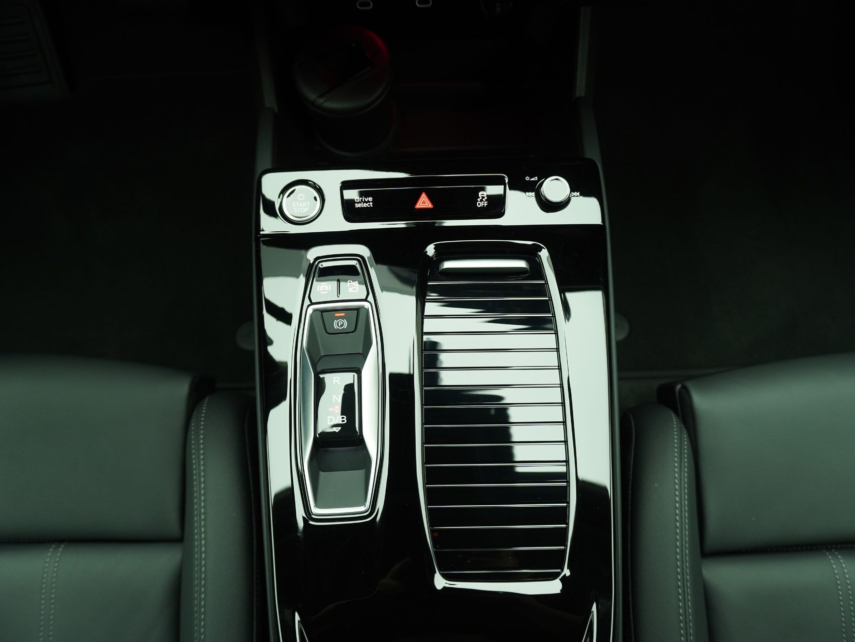 AUDI A6 e-tron Avant S line quattro **Audi Werksgarantie bis 03/2031**-image-15