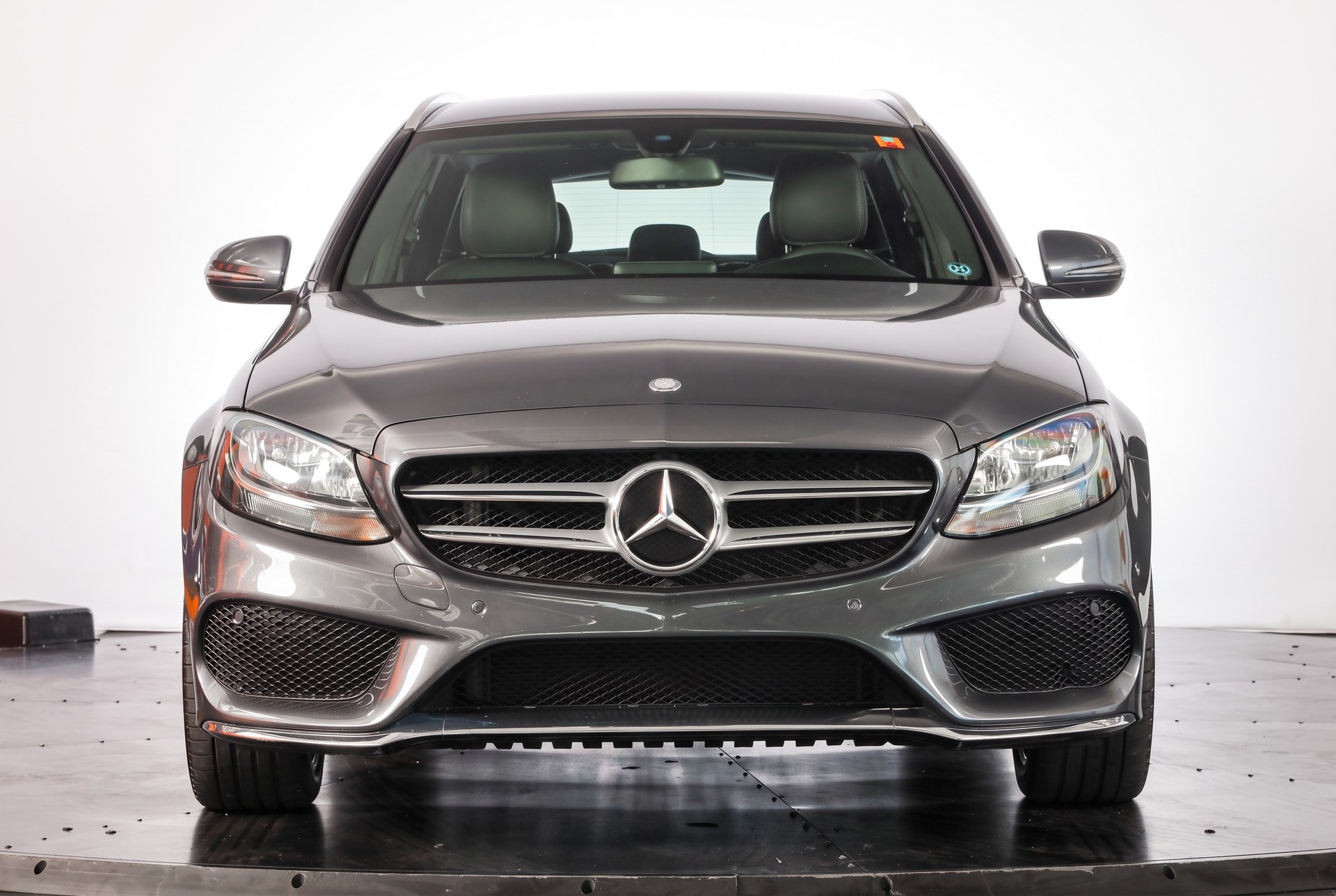 MERCEDES-BENZ C 200 AMG Line 7G-Tronic 2 jeux de roues / Sièges chauffants / Hayon électrique-showroom-element-1