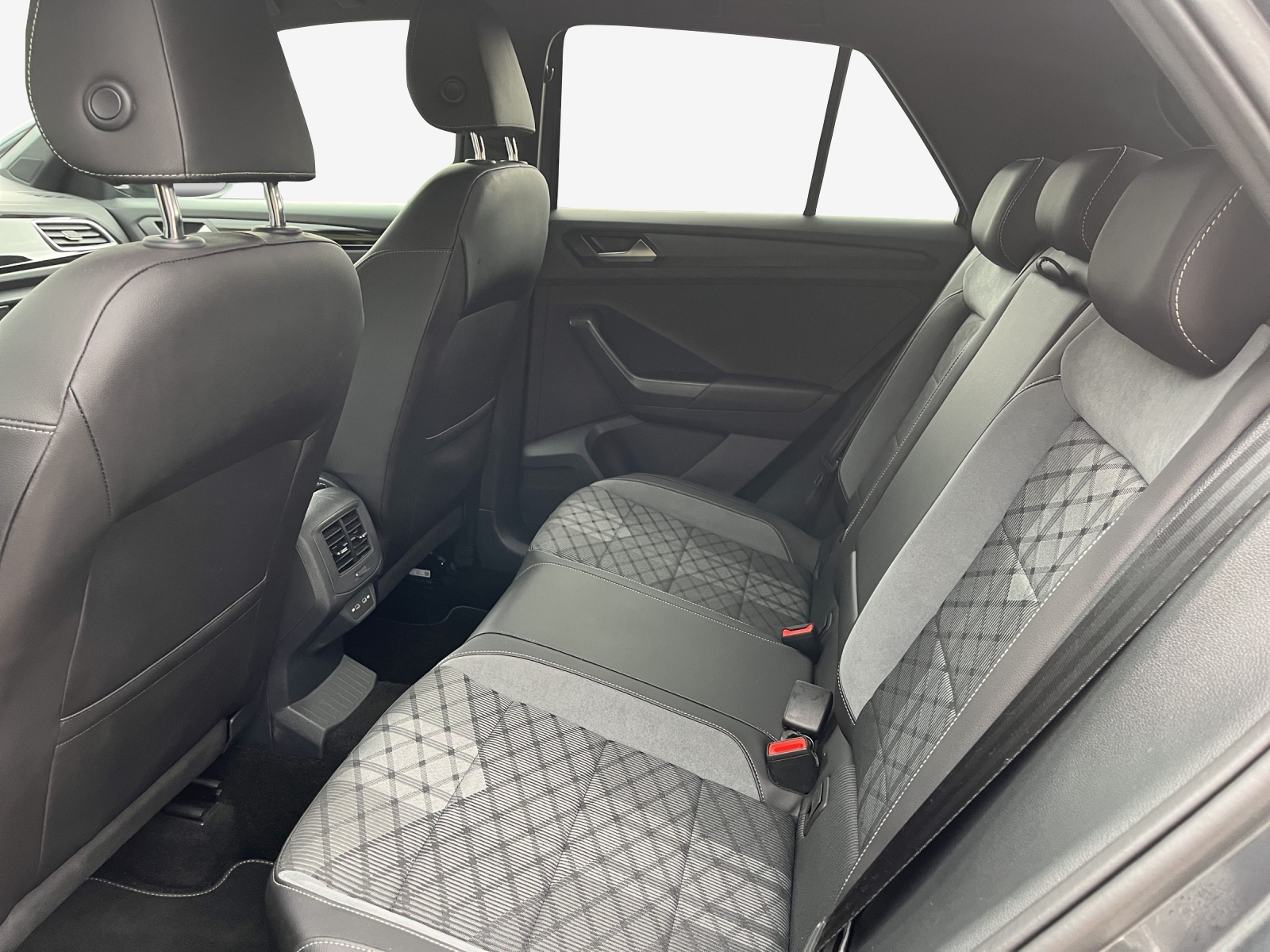 VW T-Roc 2.0 TSI R-Line DSG 4Motion-image-11