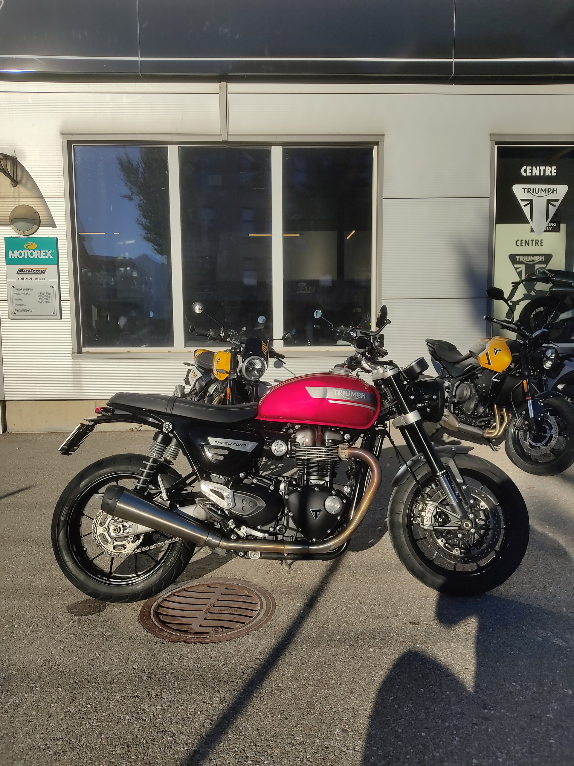 TRIUMPH Speed Twin 1200-image-1