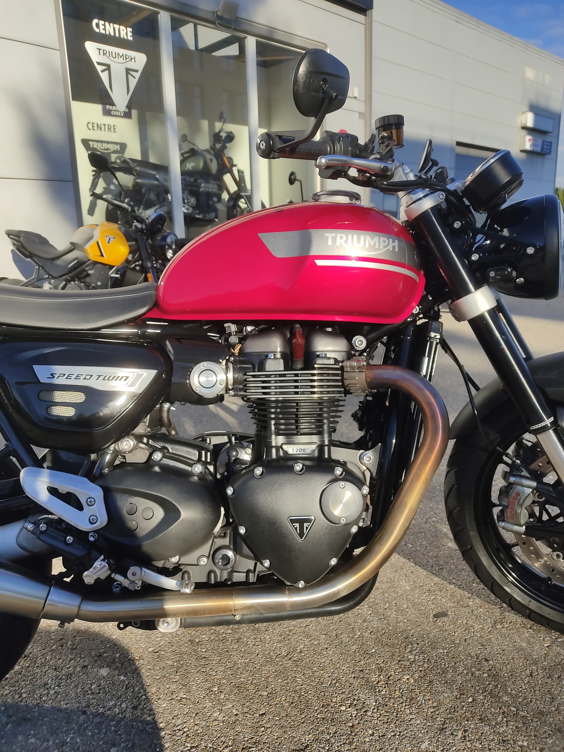 TRIUMPH Speed Twin 1200-image-3