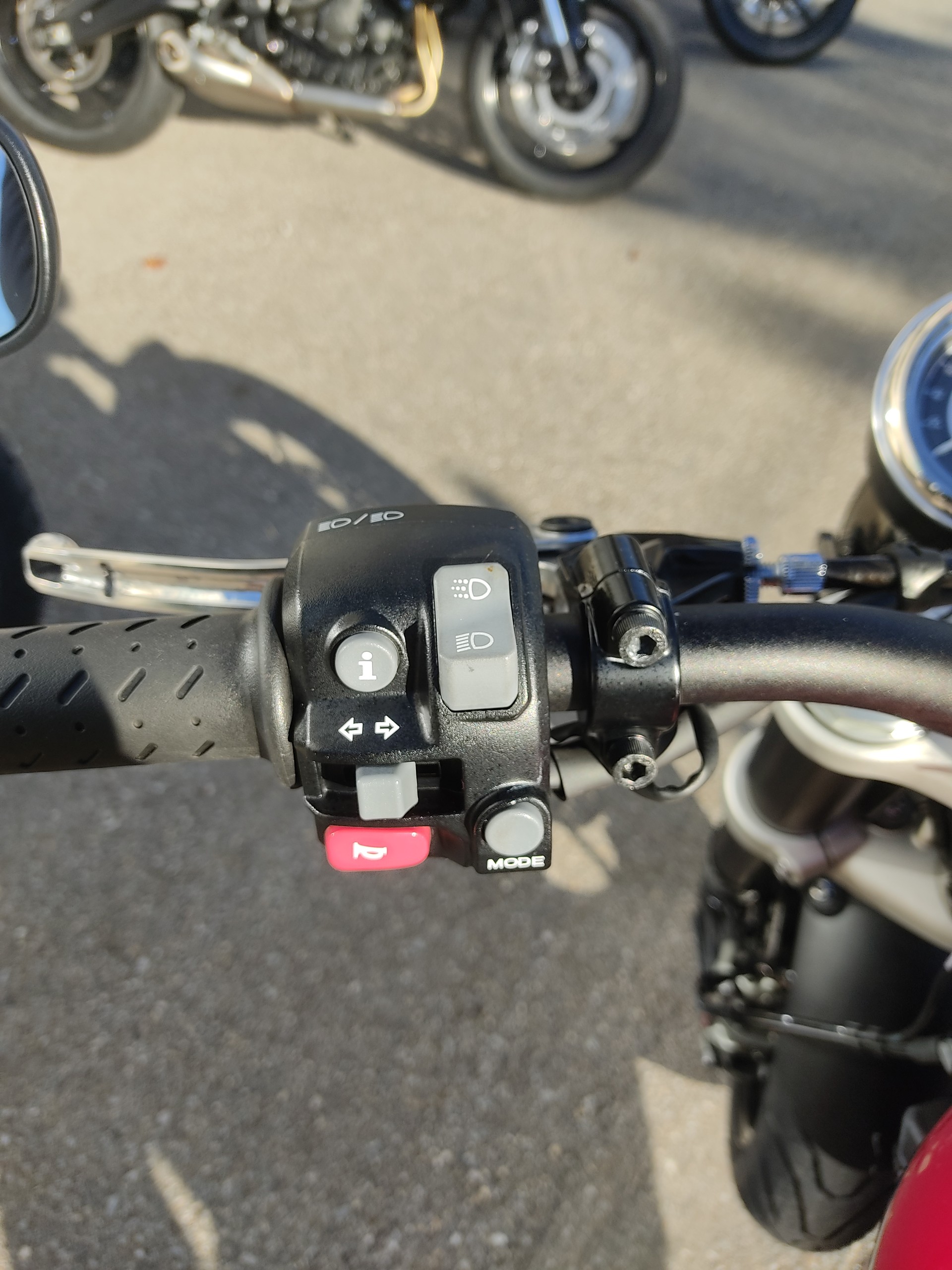 TRIUMPH Speed Twin 1200-image-6