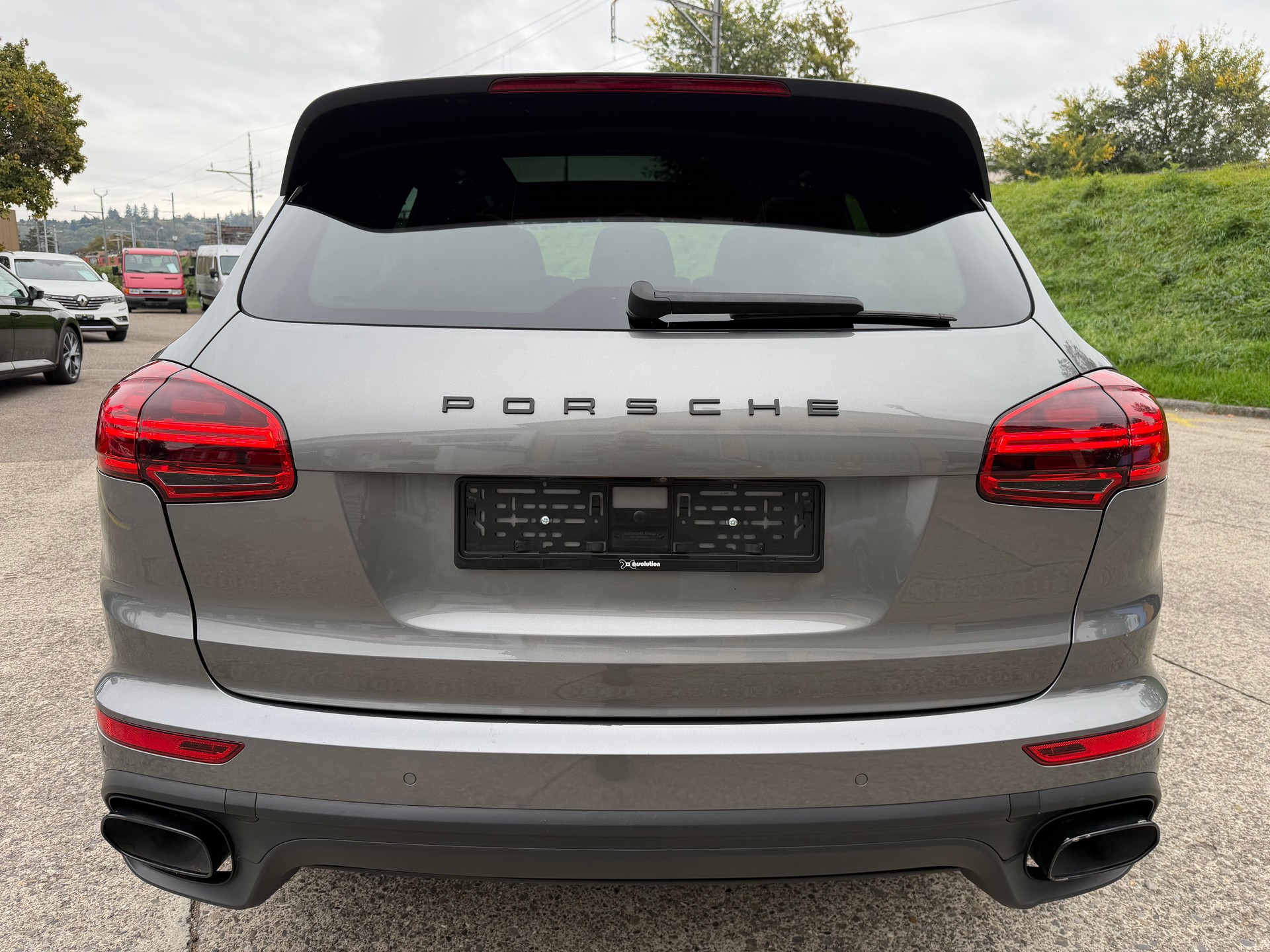 PORSCHE Cayenne Diesel-showroom-element-3
