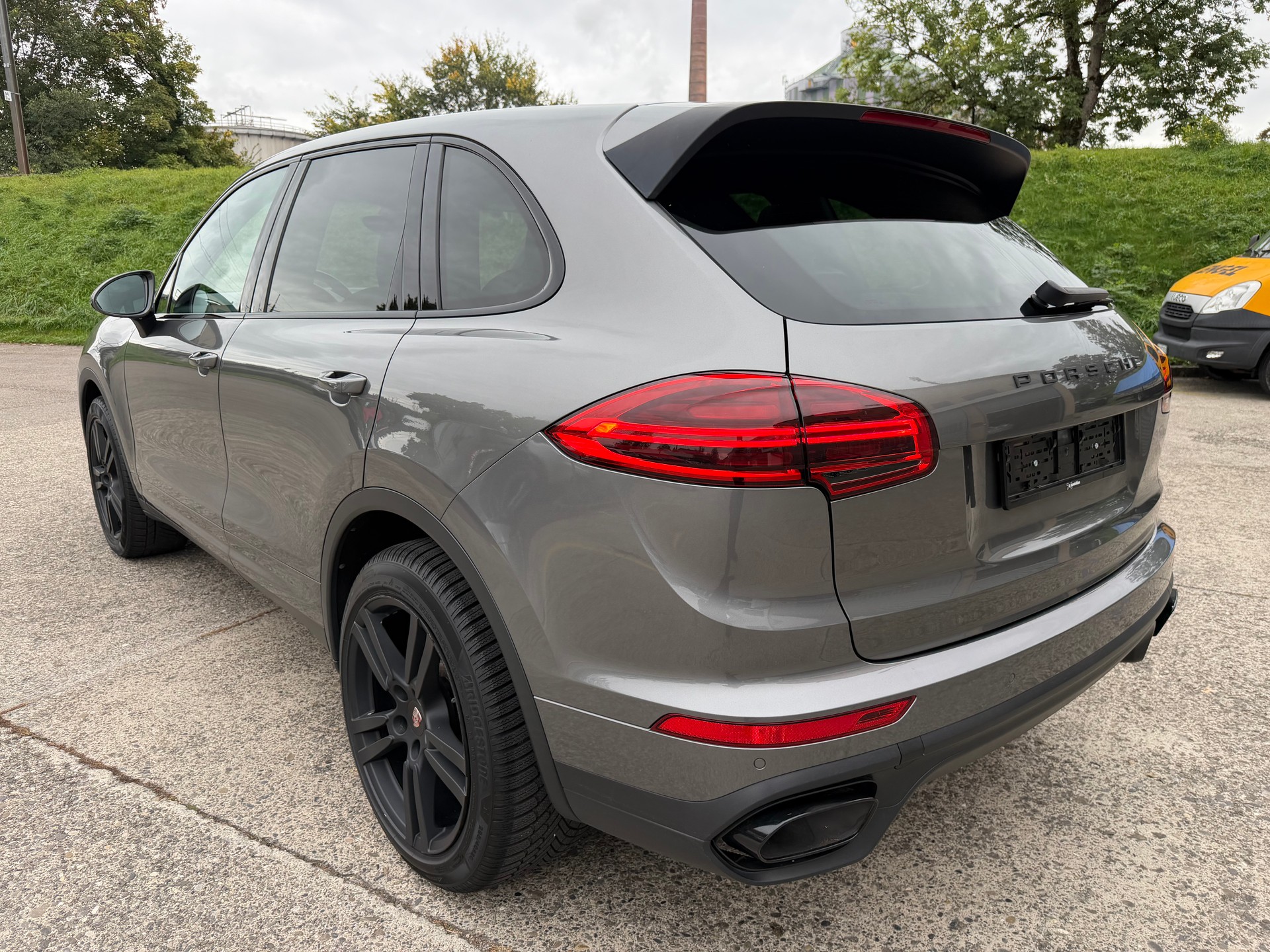 PORSCHE Cayenne Diesel-showroom-element-2