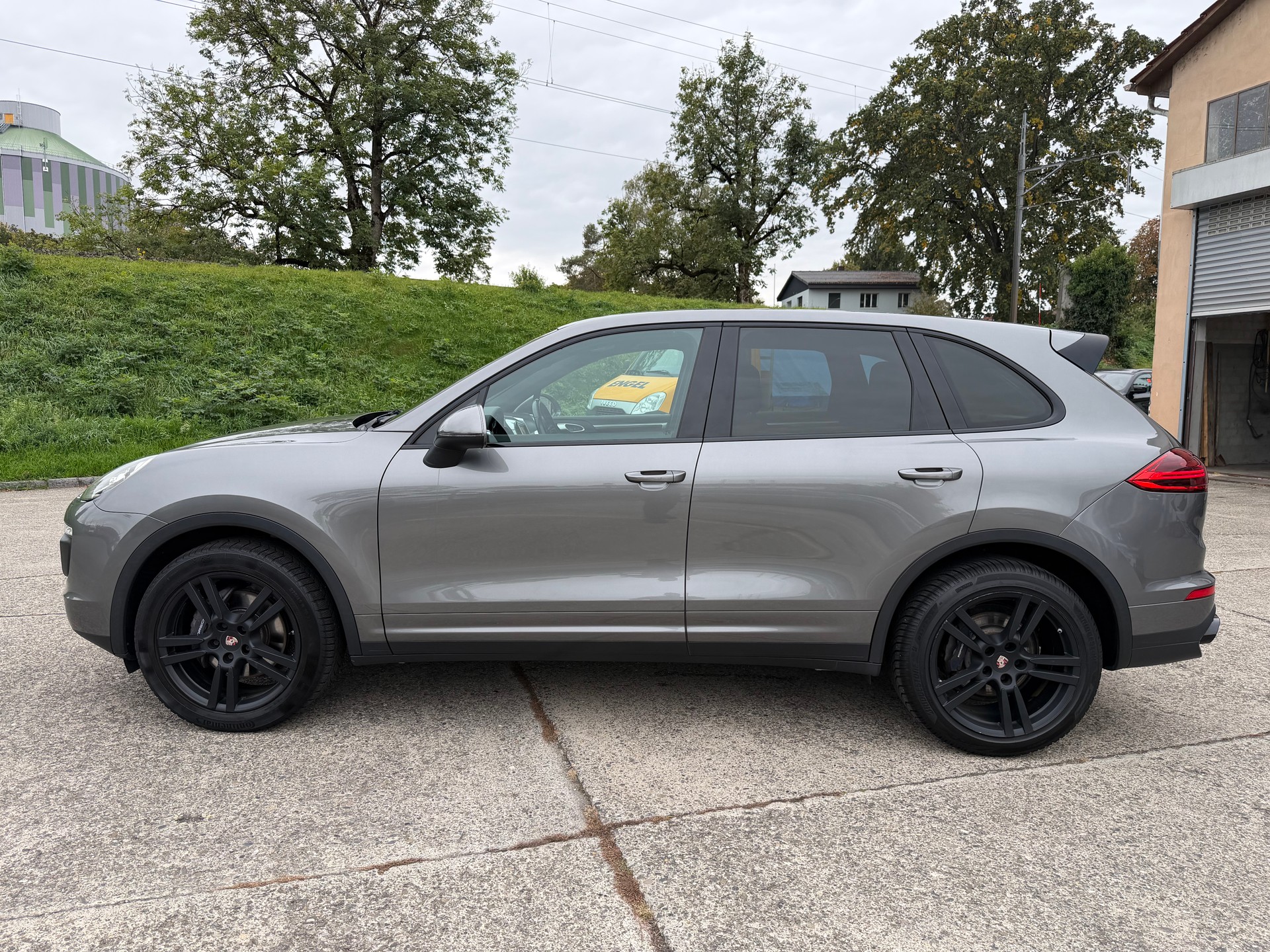 PORSCHE Cayenne Diesel-showroom-element-1