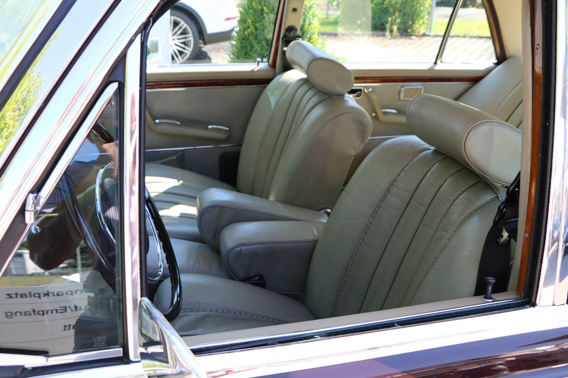 MERCEDES-BENZ 300 SEL-image-14