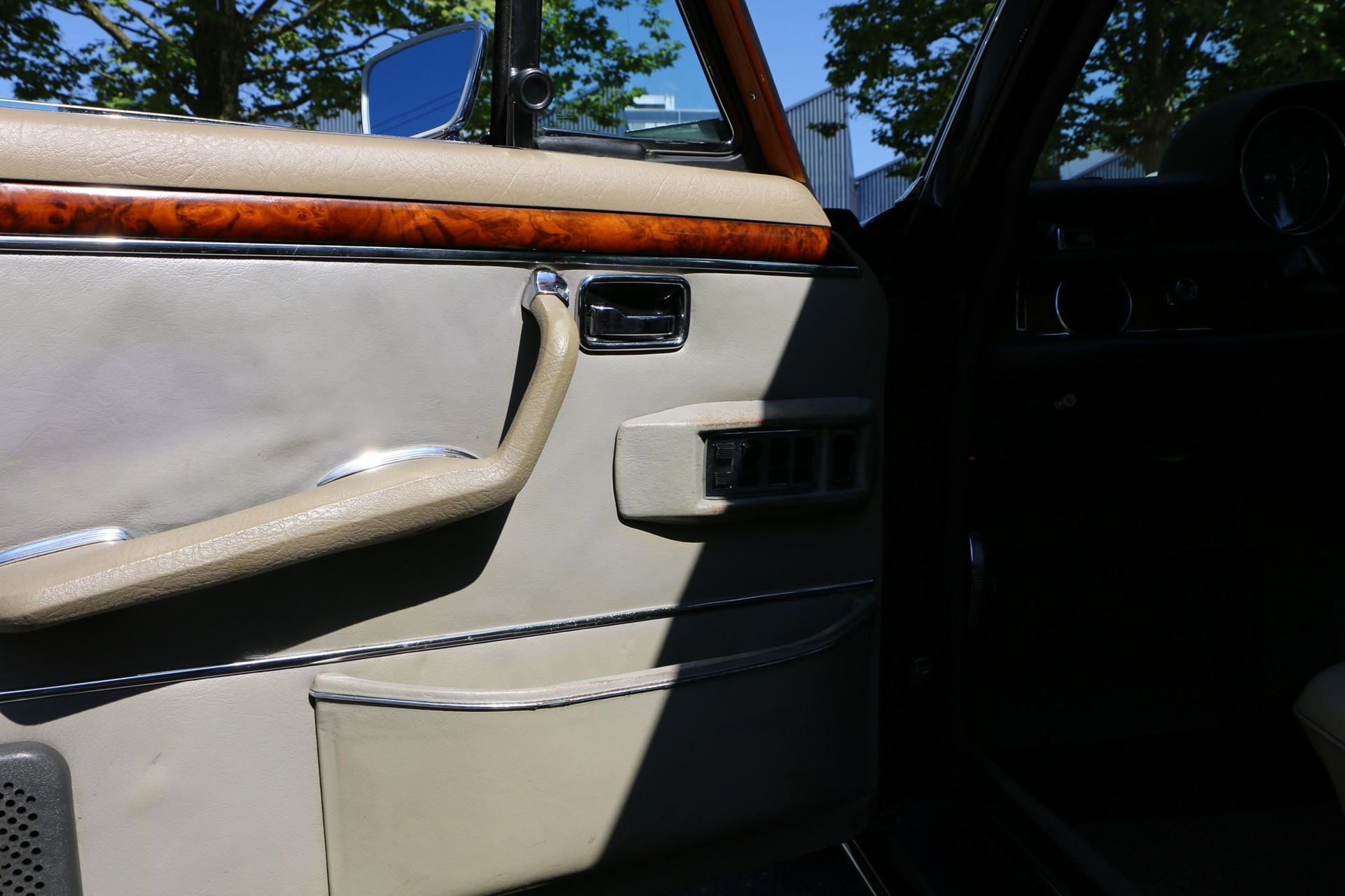 MERCEDES-BENZ 300 SEL-image-12