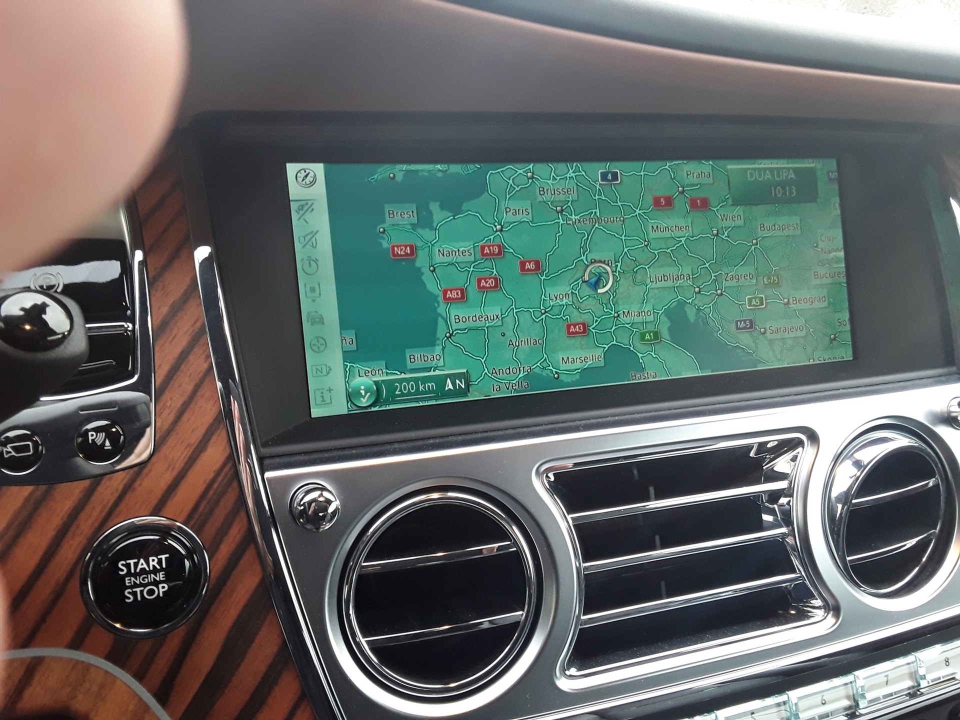 ROLLS-ROYCE Wraith 6.6 V12 Sondermodell "INSPIRED BY FILM"-image-12