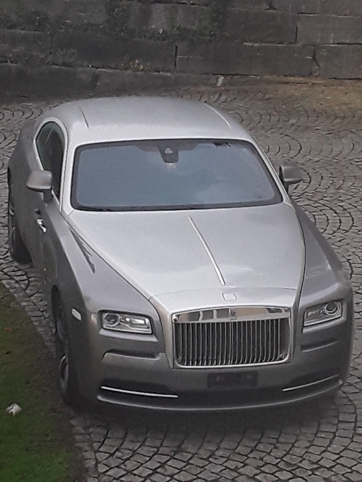 ROLLS-ROYCE Wraith 6.6 V12 Sondermodell "INSPIRED BY FILM"-image-4