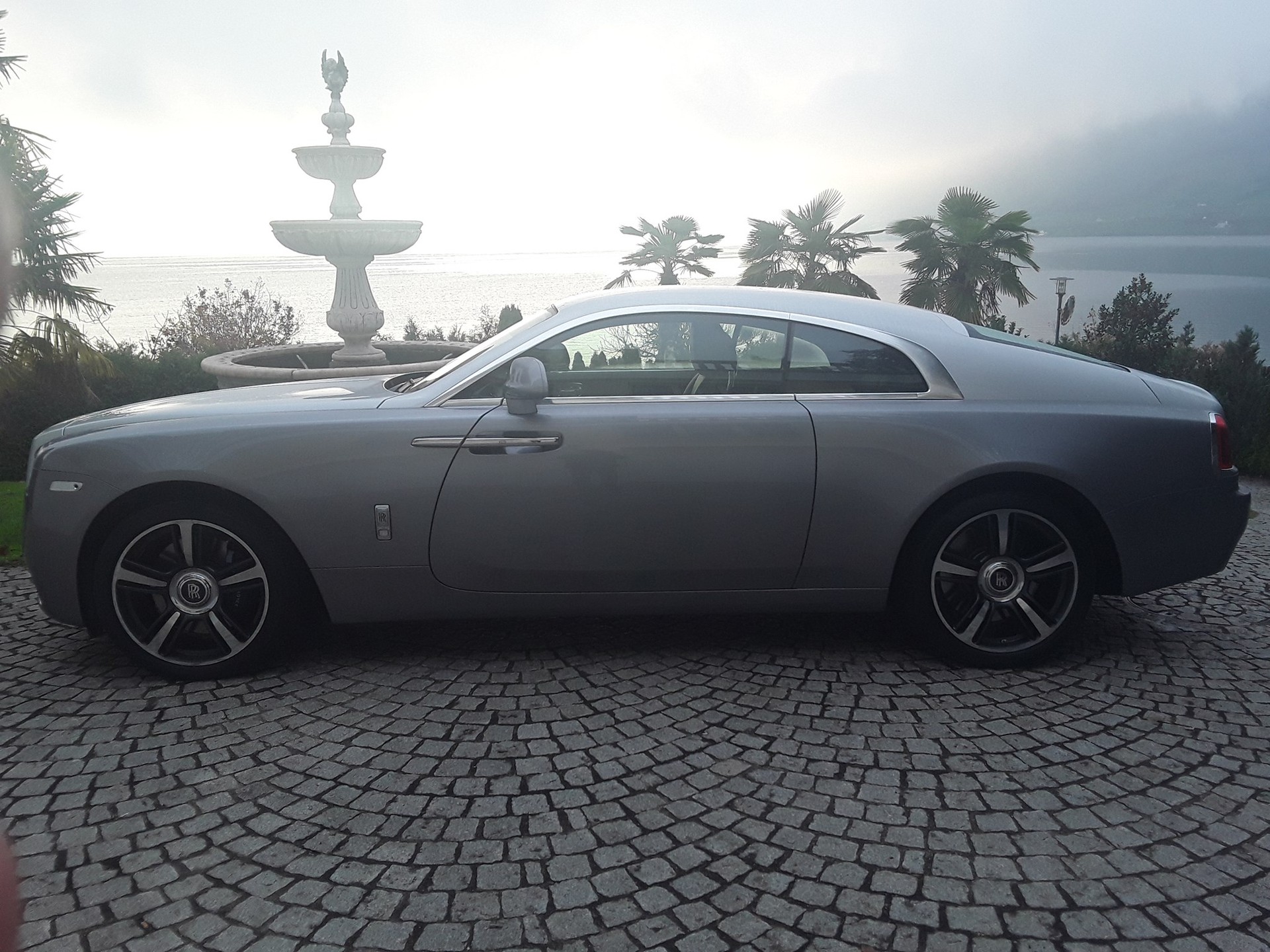 ROLLS-ROYCE Wraith 6.6 V12 Sondermodell "INSPIRED BY FILM"