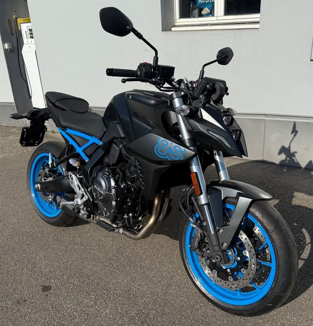 SUZUKI GSX-8S
