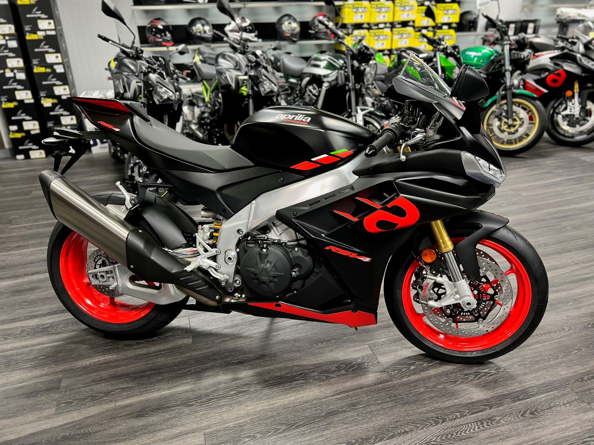 APRILIA RSV4 1100-image-3